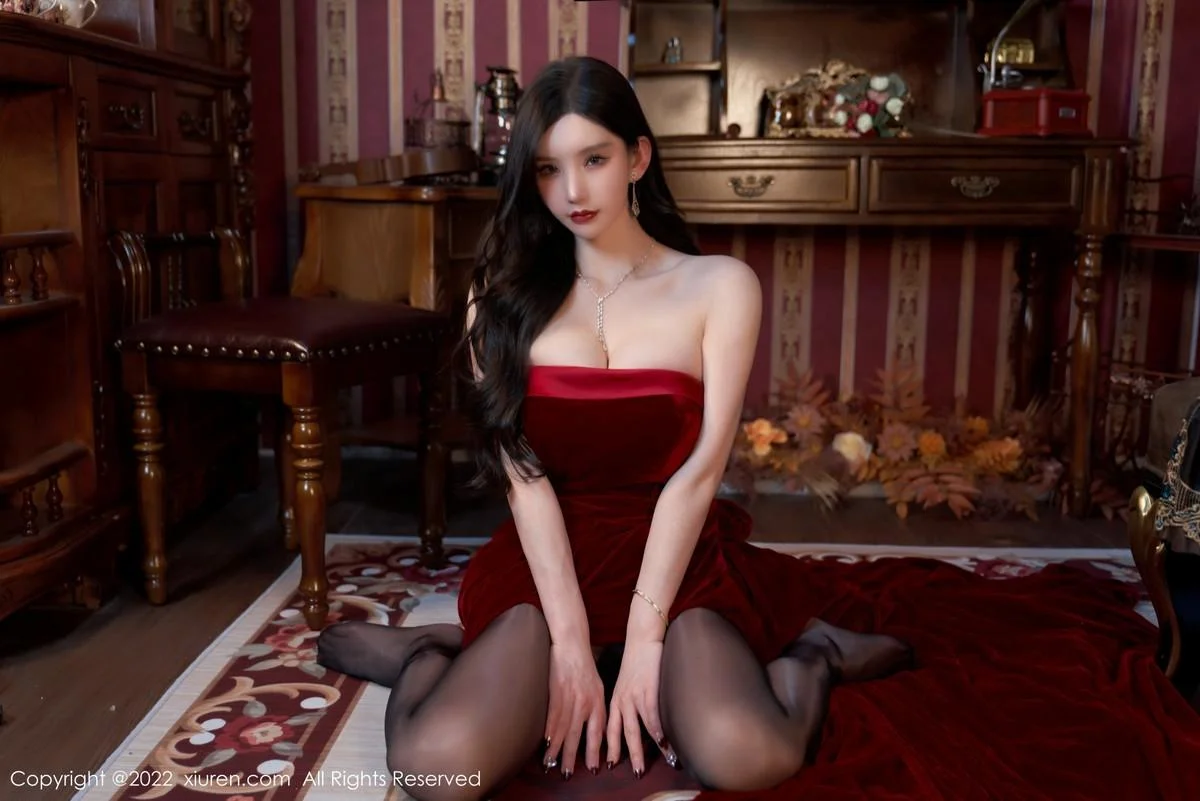 周于希Sally三亚旅拍暗红色露肩裙配超薄黑丝妩媚绝美写真 第 15 张