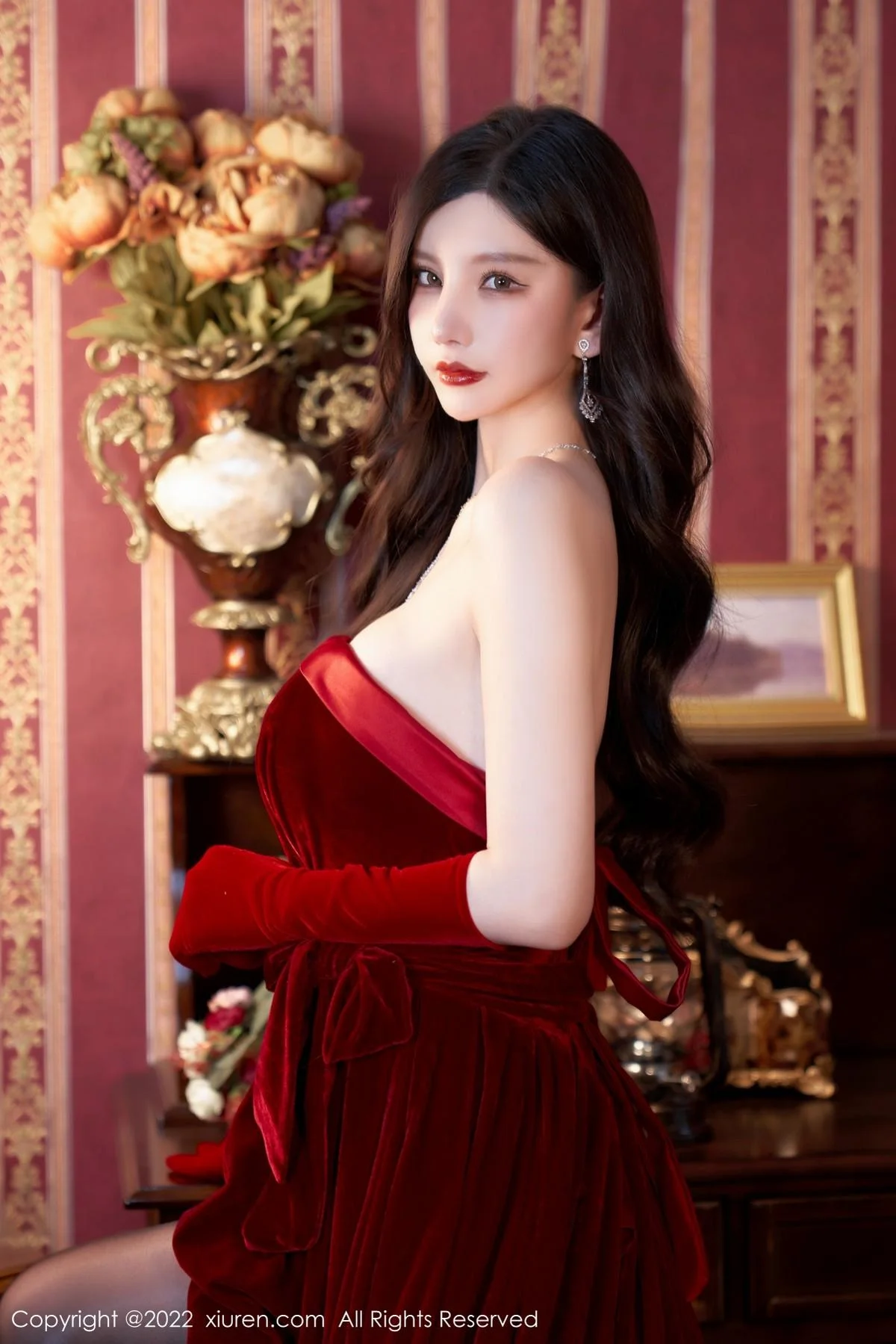 周于希Sally三亚旅拍暗红色露肩裙配超薄黑丝妩媚绝美写真 第 34 张