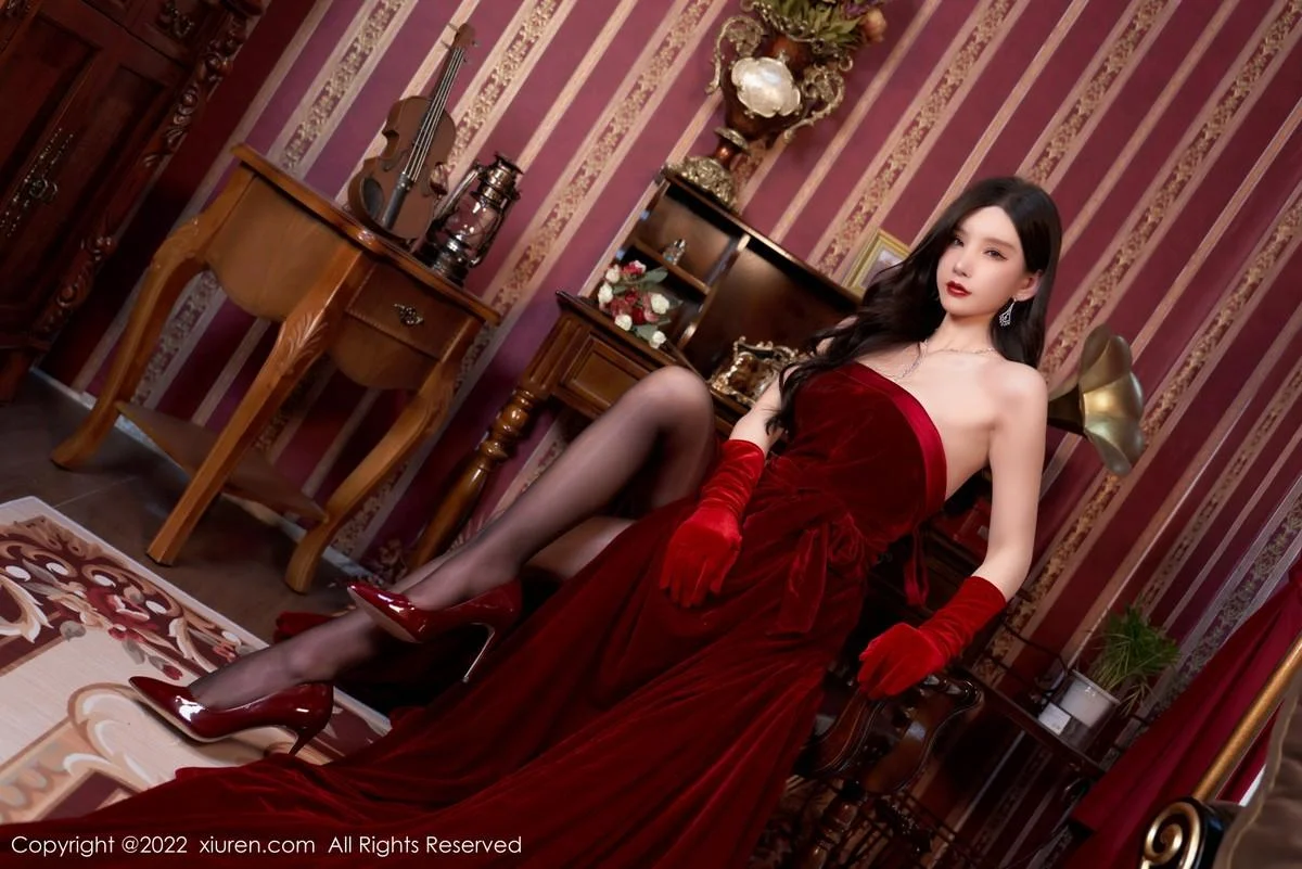 周于希Sally三亚旅拍暗红色露肩裙配超薄黑丝妩媚绝美写真 第 49 张