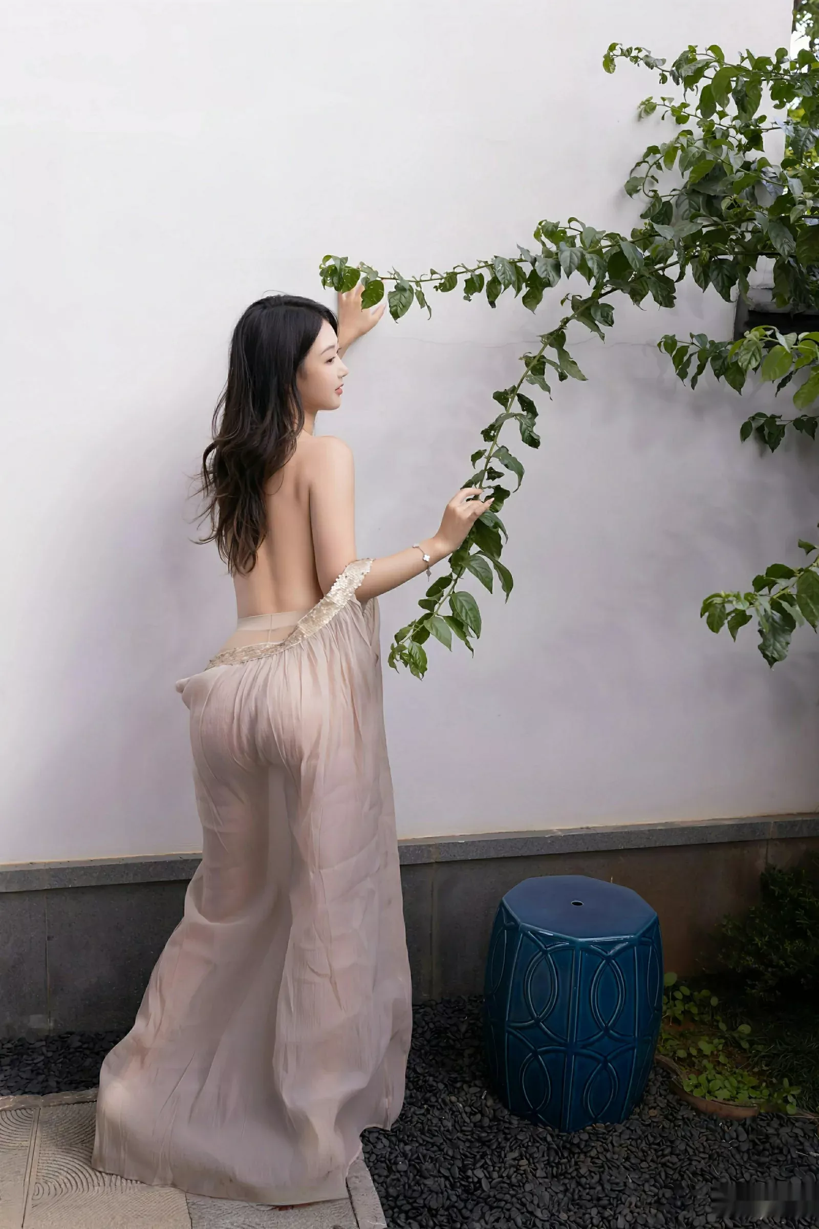 唐安琪性感浅色薄纱服饰配超薄肉丝秀曼妙身姿完美绝美写真 第 13 张