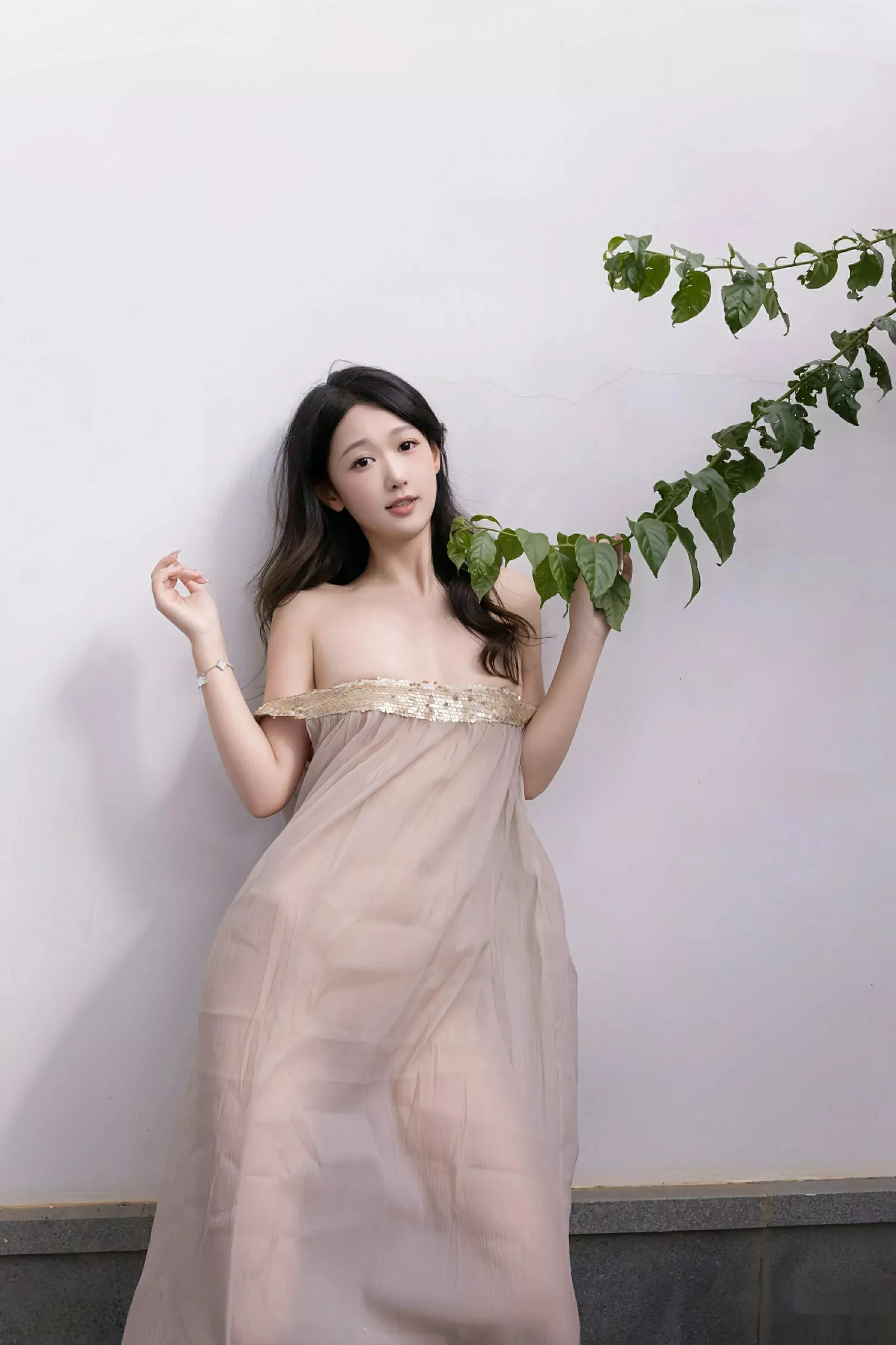 唐安琪性感浅色薄纱服饰配超薄肉丝秀曼妙身姿完美绝美写真 第 20 张