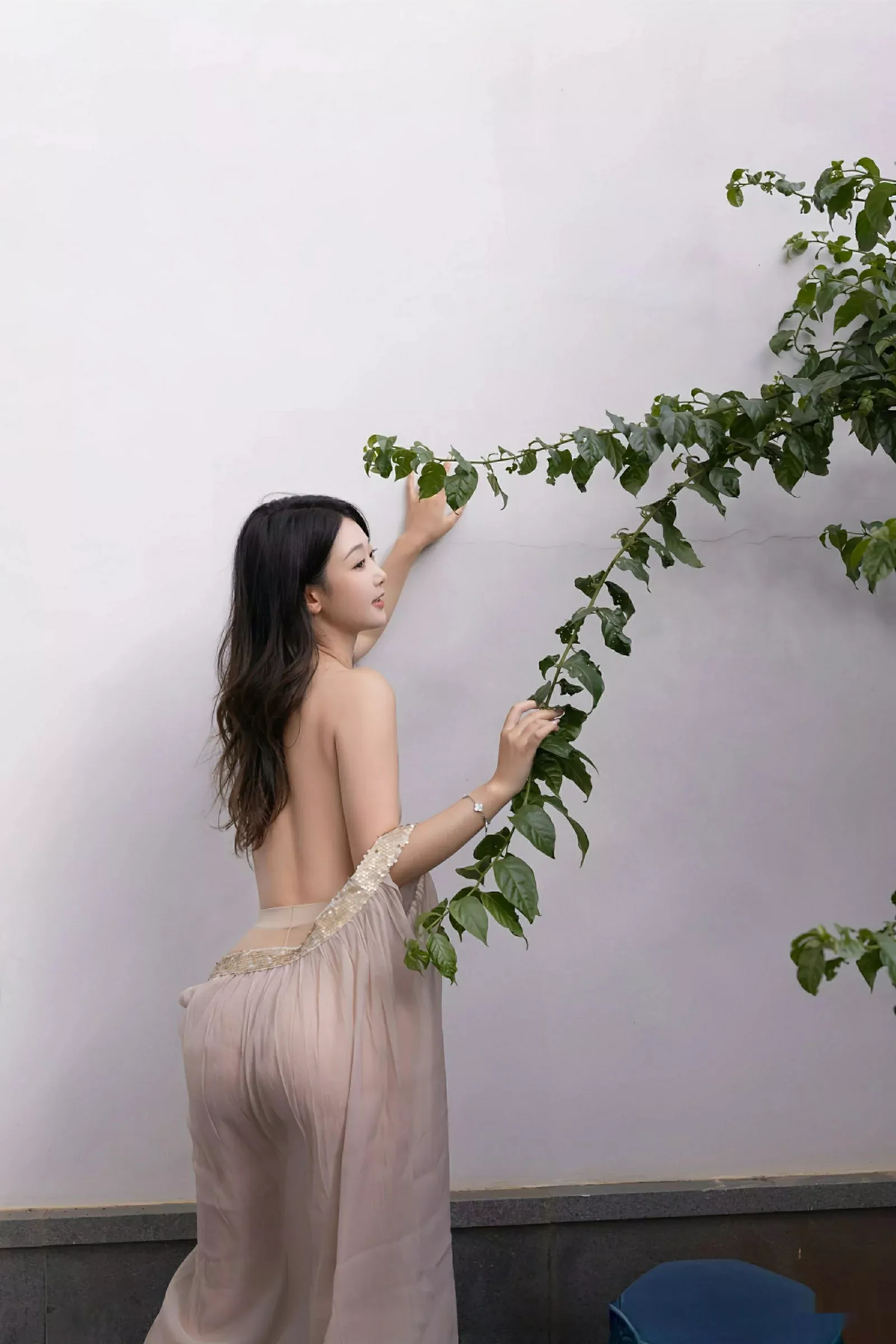 唐安琪性感浅色薄纱服饰配超薄肉丝秀曼妙身姿完美绝美写真 第 21 张