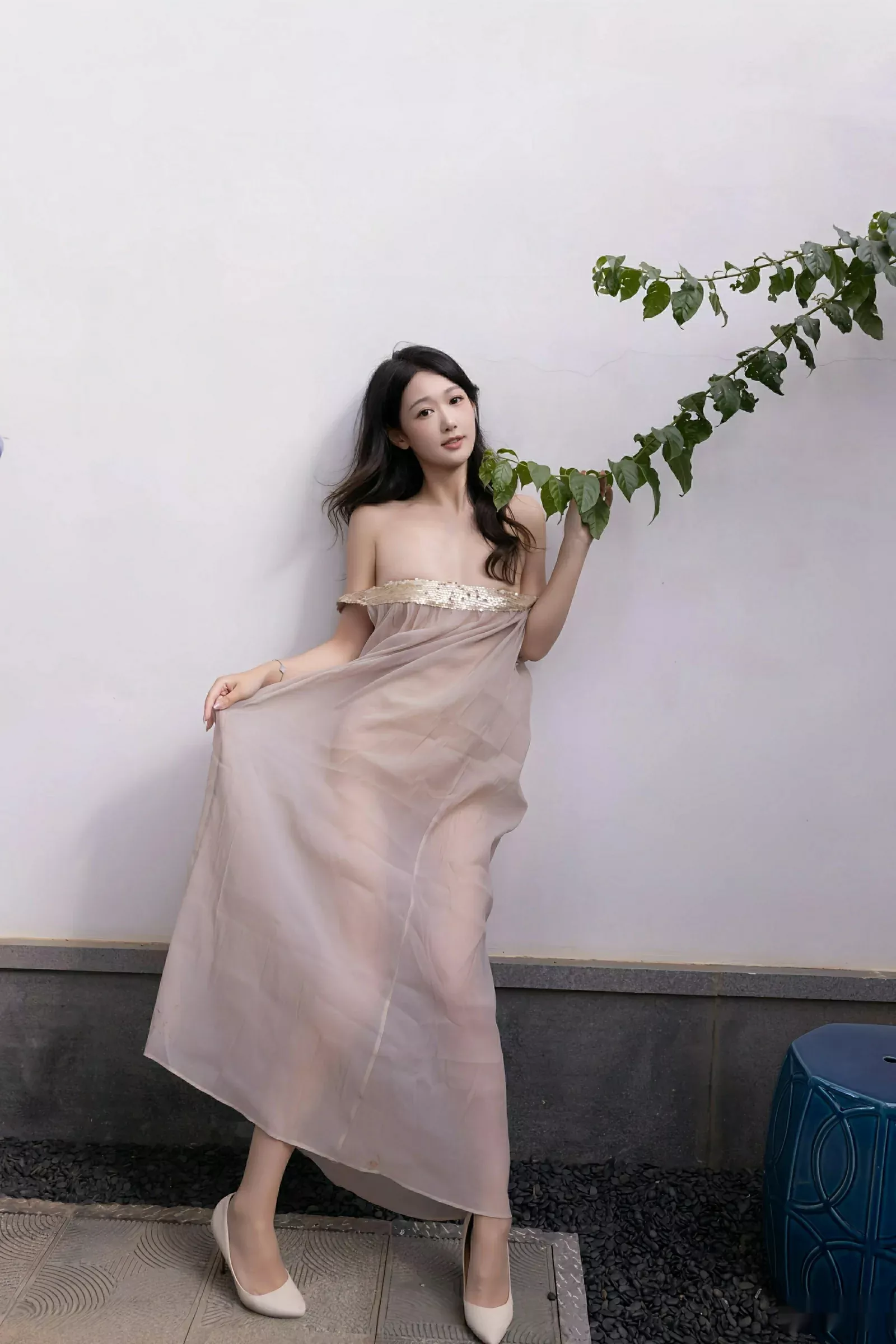 唐安琪性感浅色薄纱服饰配超薄肉丝秀曼妙身姿完美绝美写真 第 4 张