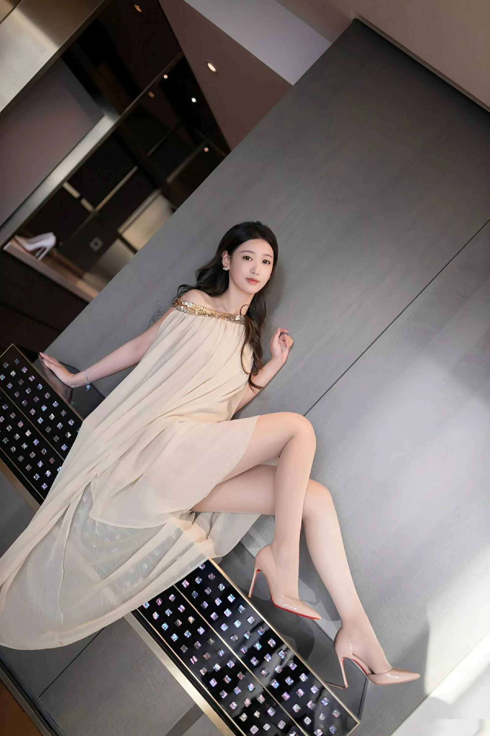 唐安琪性感浅色薄纱服饰配超薄肉丝秀曼妙身姿完美绝美写真 第 43 张