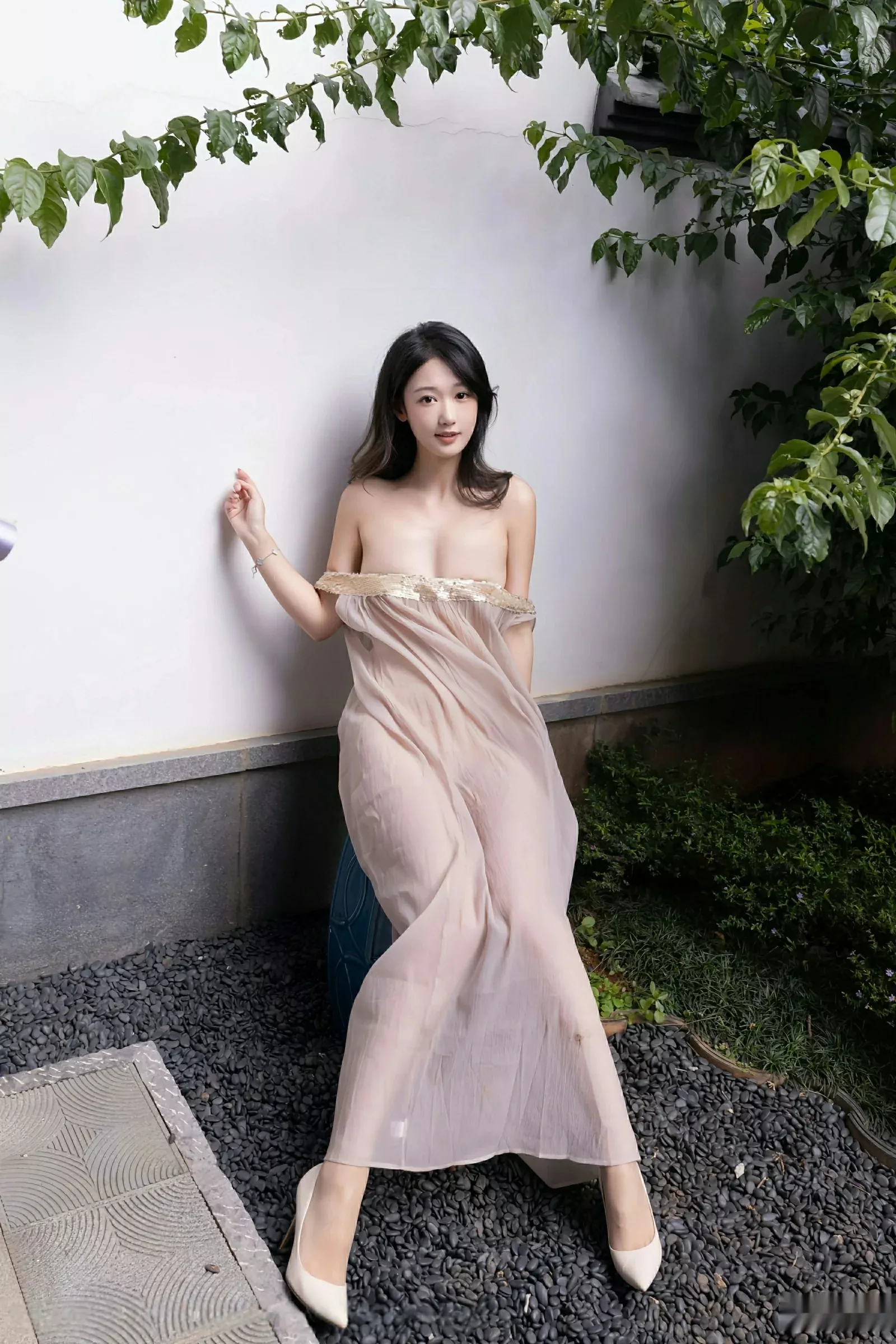 唐安琪性感浅色薄纱服饰配超薄肉丝秀曼妙身姿完美绝美写真 第 7 张