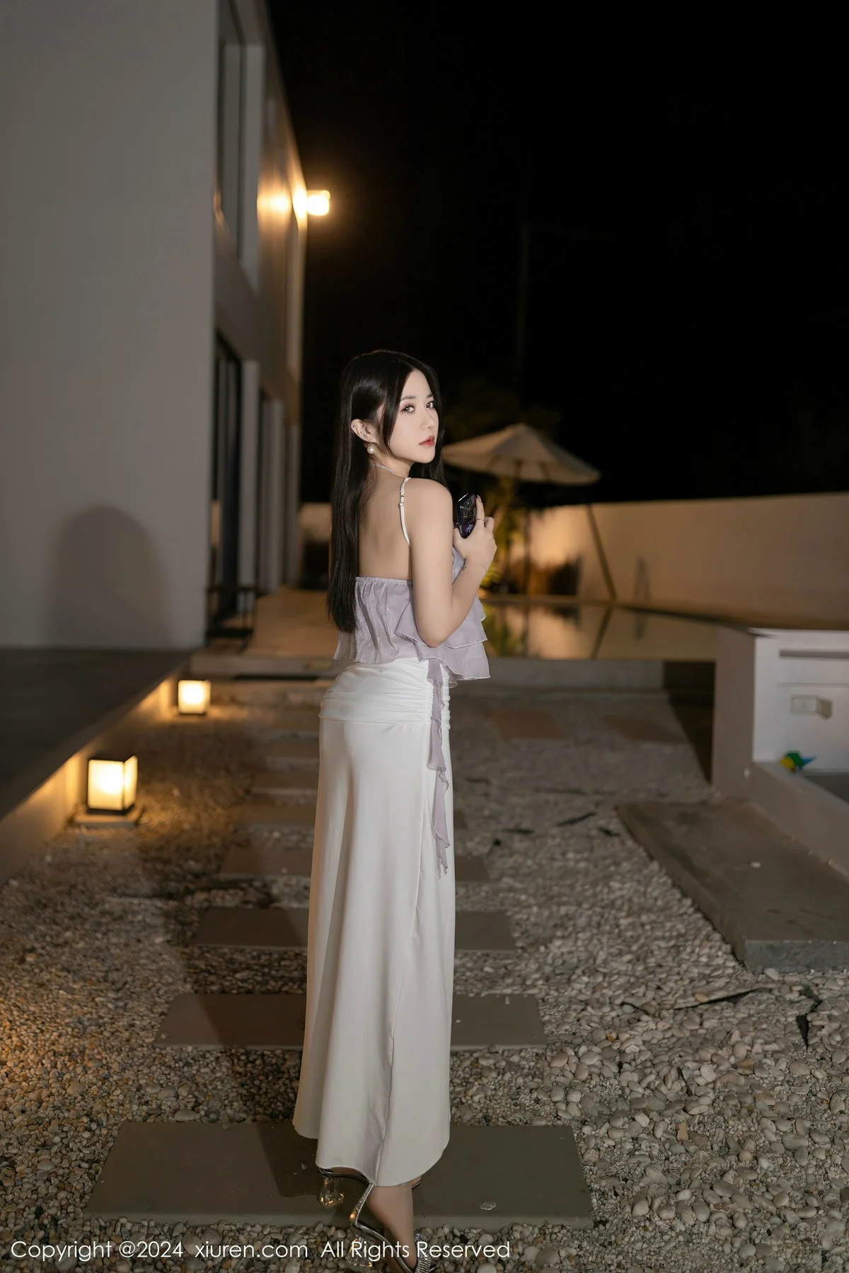 鱼子酱Fish性感紫灰色上衣露轻透内衣配超薄肉丝绝美写真 第 3 张