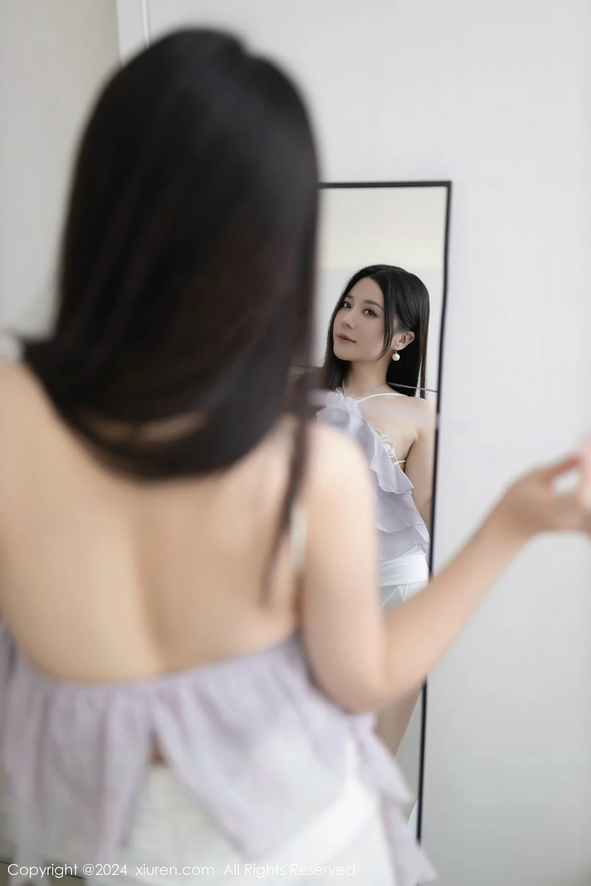 鱼子酱Fish性感紫灰色上衣露轻透内衣配超薄肉丝绝美写真 第 6 张