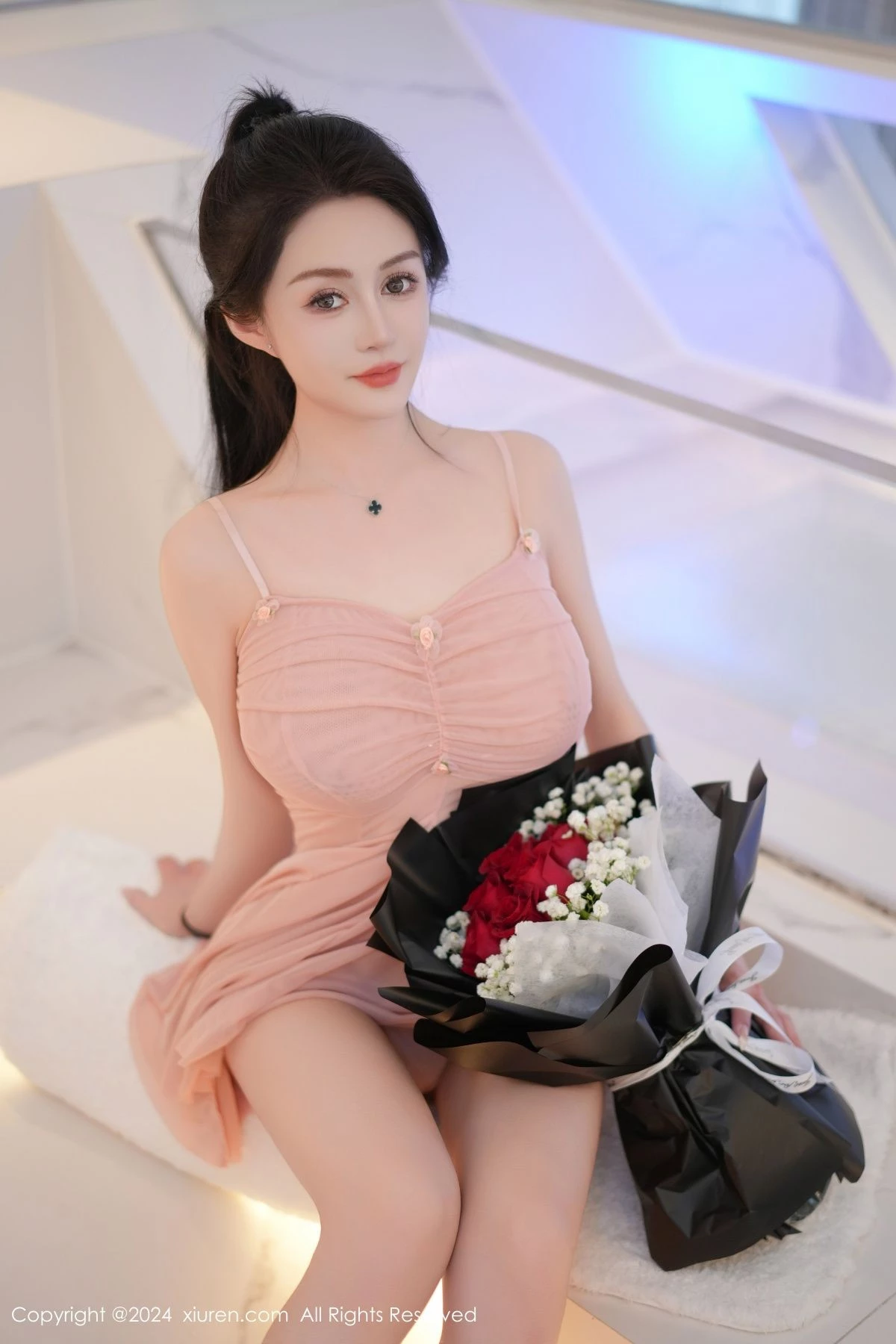 林幼一性感粉色连衣短裙露丁字裤秀翘臀美腿惹火绝美写真 第 3 张