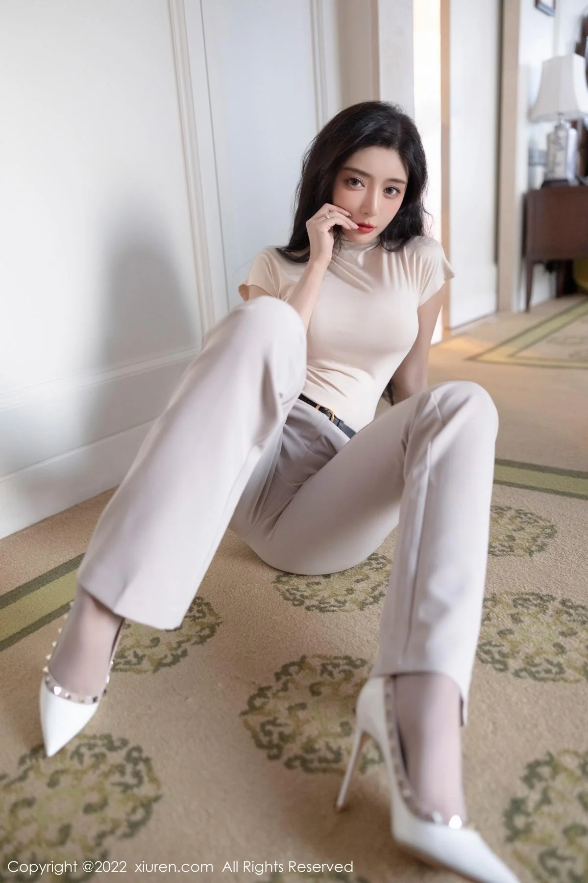 王馨瑶yanni厦门旅拍OL装扮半脱露性感内衣完美绝美写真 第 16 张