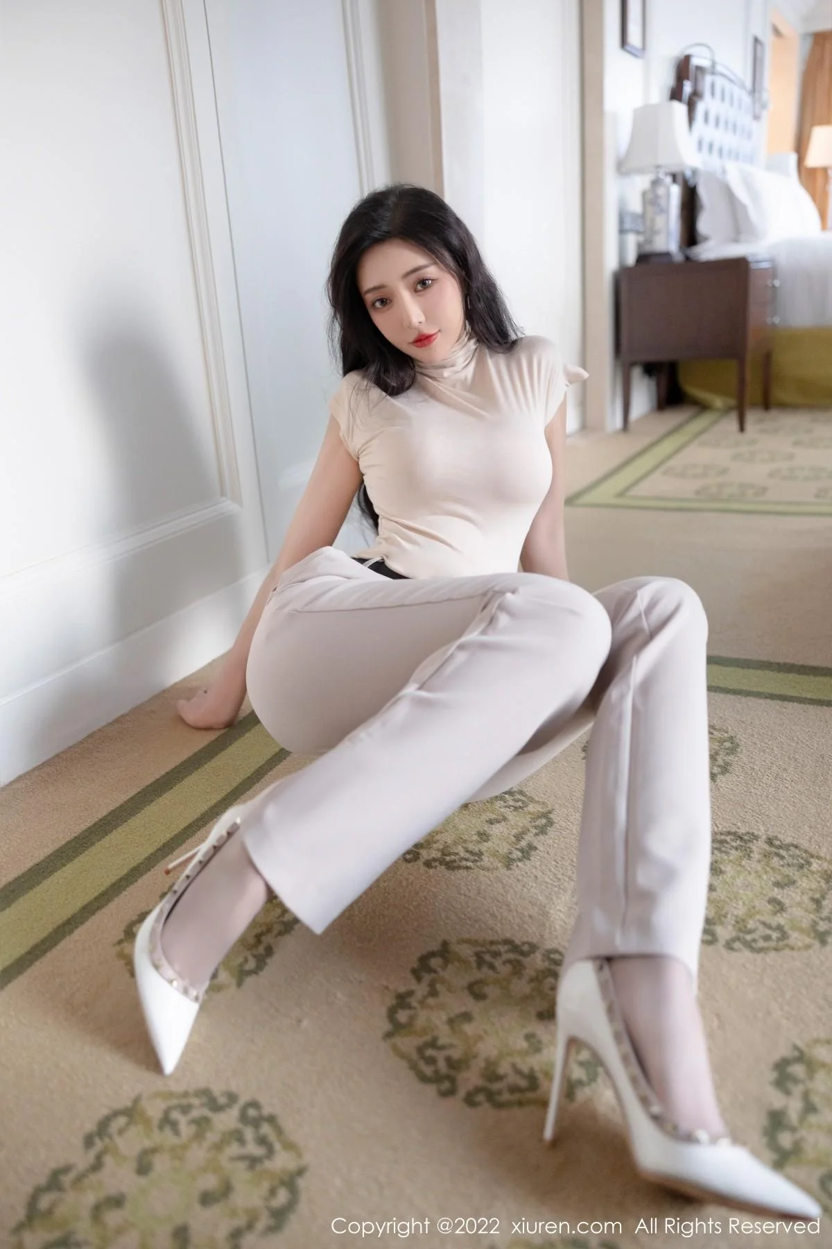 王馨瑶yanni厦门旅拍OL装扮半脱露性感内衣完美绝美写真 第 18 张