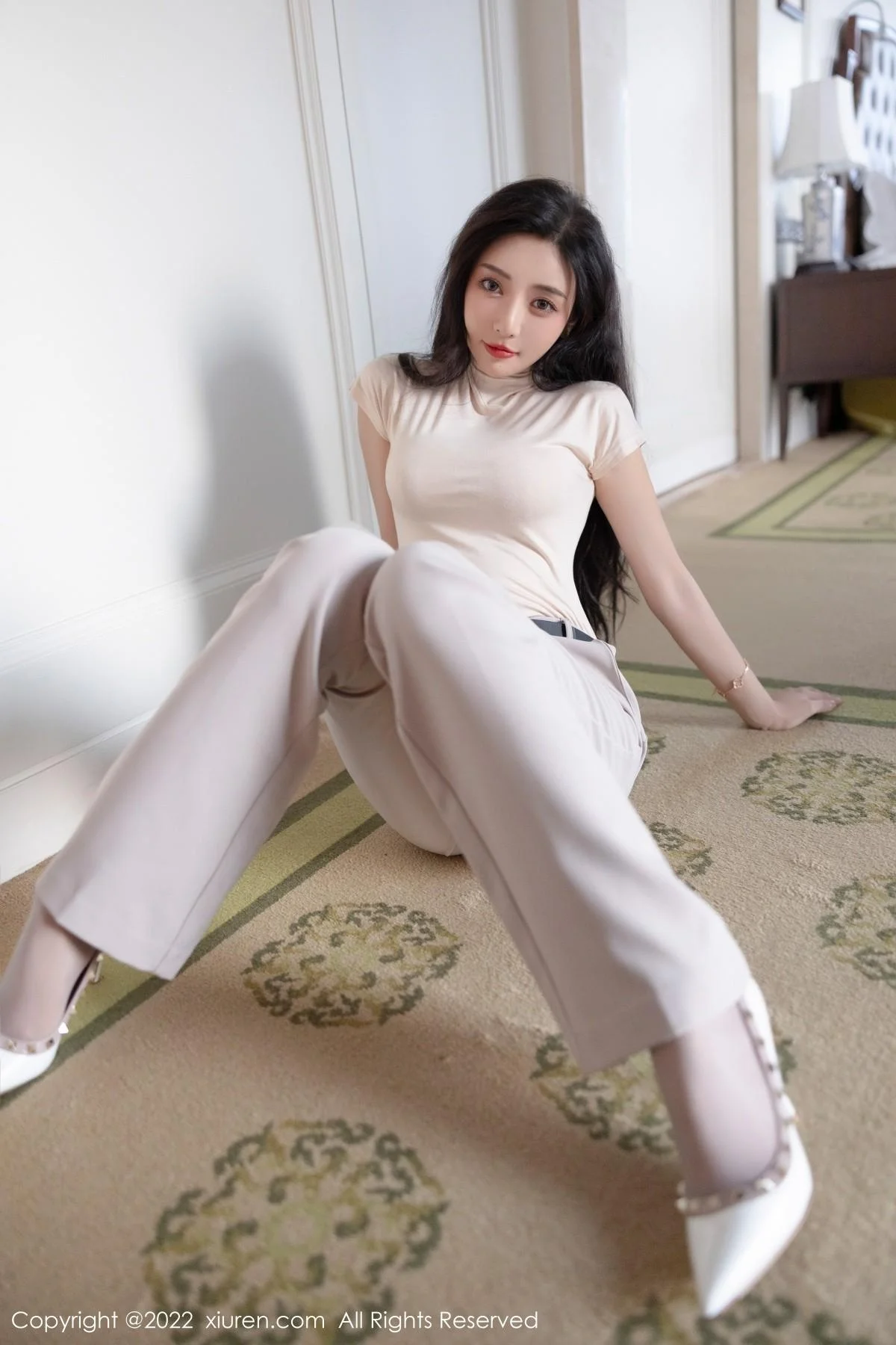 王馨瑶yanni厦门旅拍OL装扮半脱露性感内衣完美绝美写真 第 19 张
