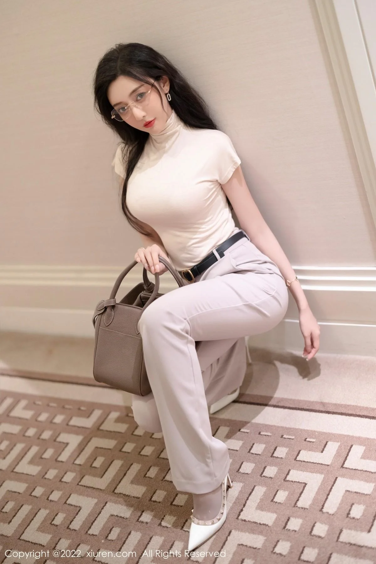 王馨瑶yanni厦门旅拍OL装扮半脱露性感内衣完美绝美写真 第 48 张