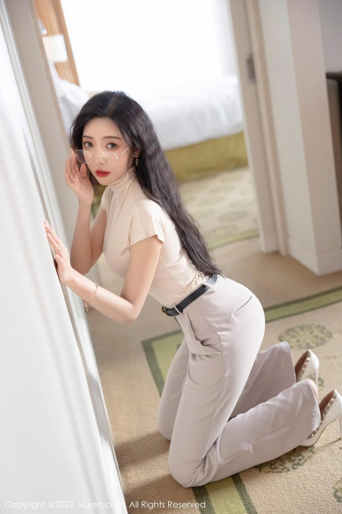 王馨瑶yanni厦门旅拍OL装扮半脱露性感内衣完美绝美写真 第 63 张