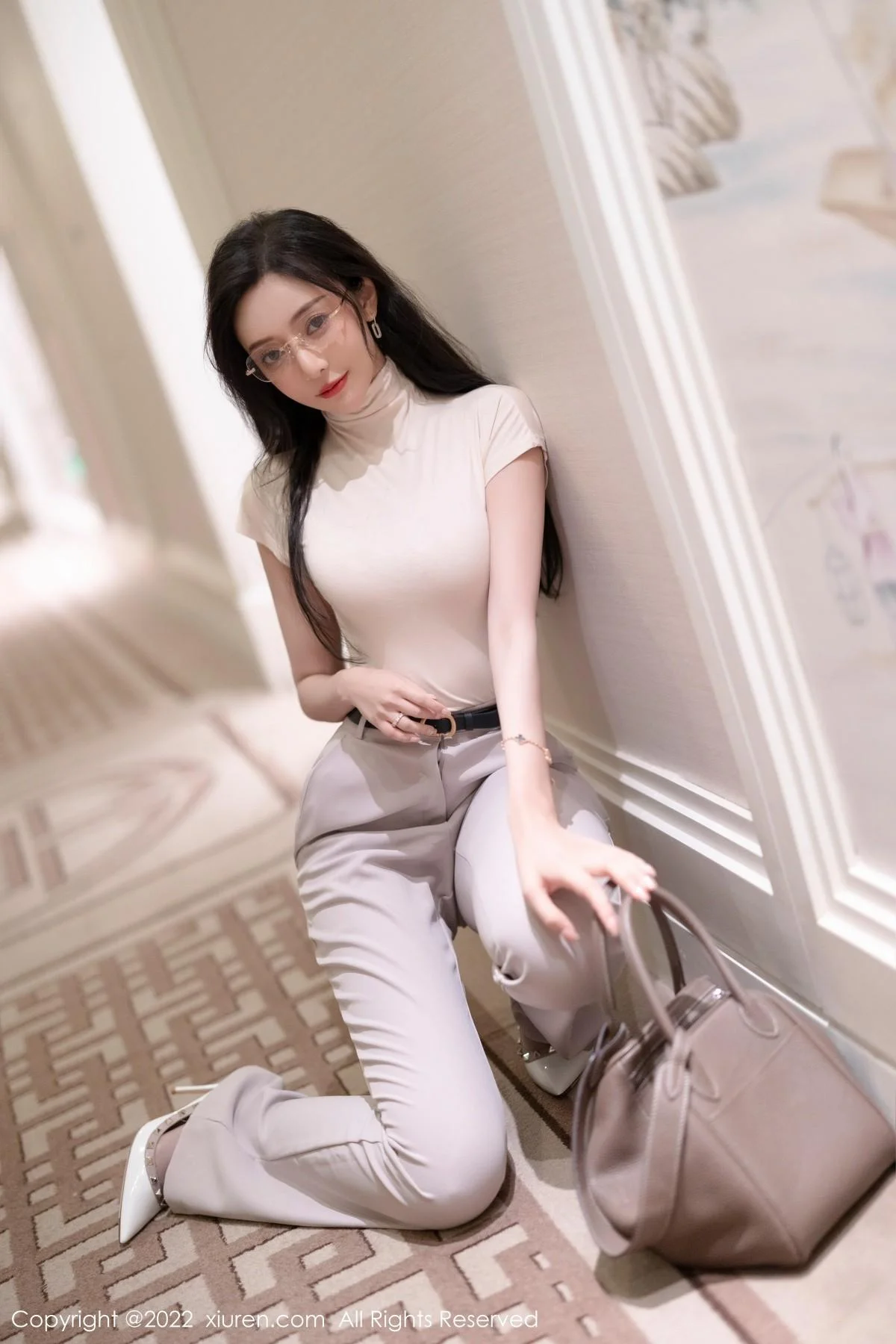 王馨瑶yanni厦门旅拍OL装扮半脱露性感内衣完美绝美写真 第 8 张