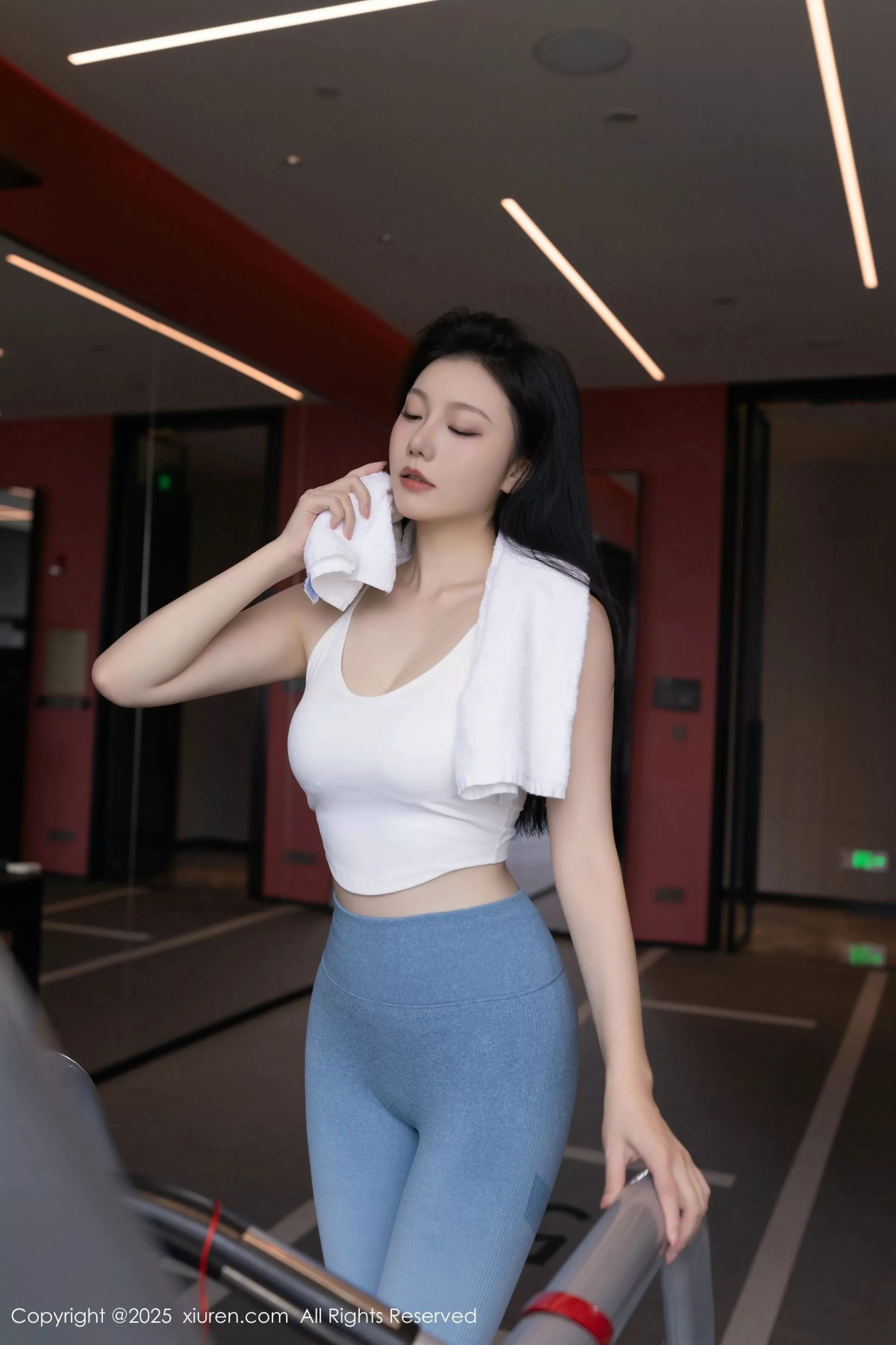 安然anran健身房性感蓝白色运动服秀曼妙身姿完美绝美写真 第 29 张