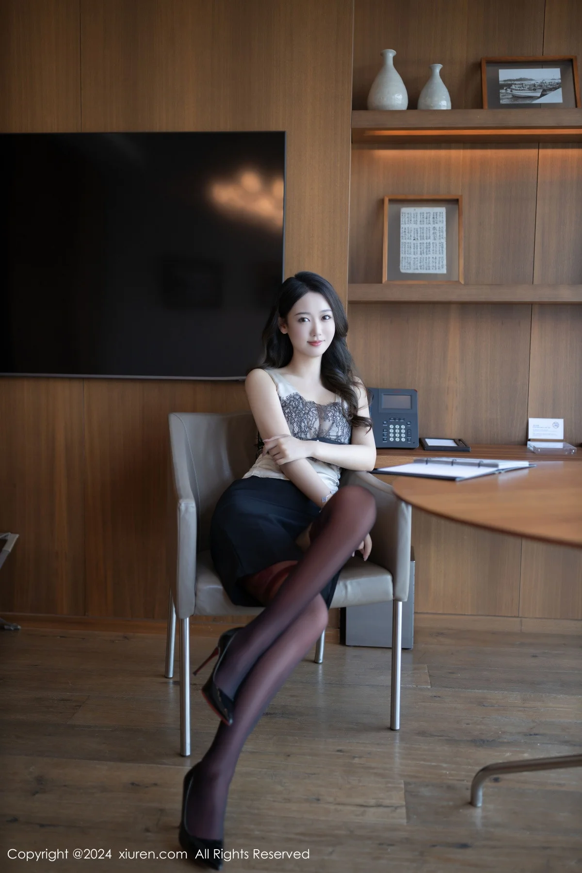 唐安琪性感黑色短裙露双层红黑丝袜秀曼妙身姿撩人绝美写真 第 13 张
