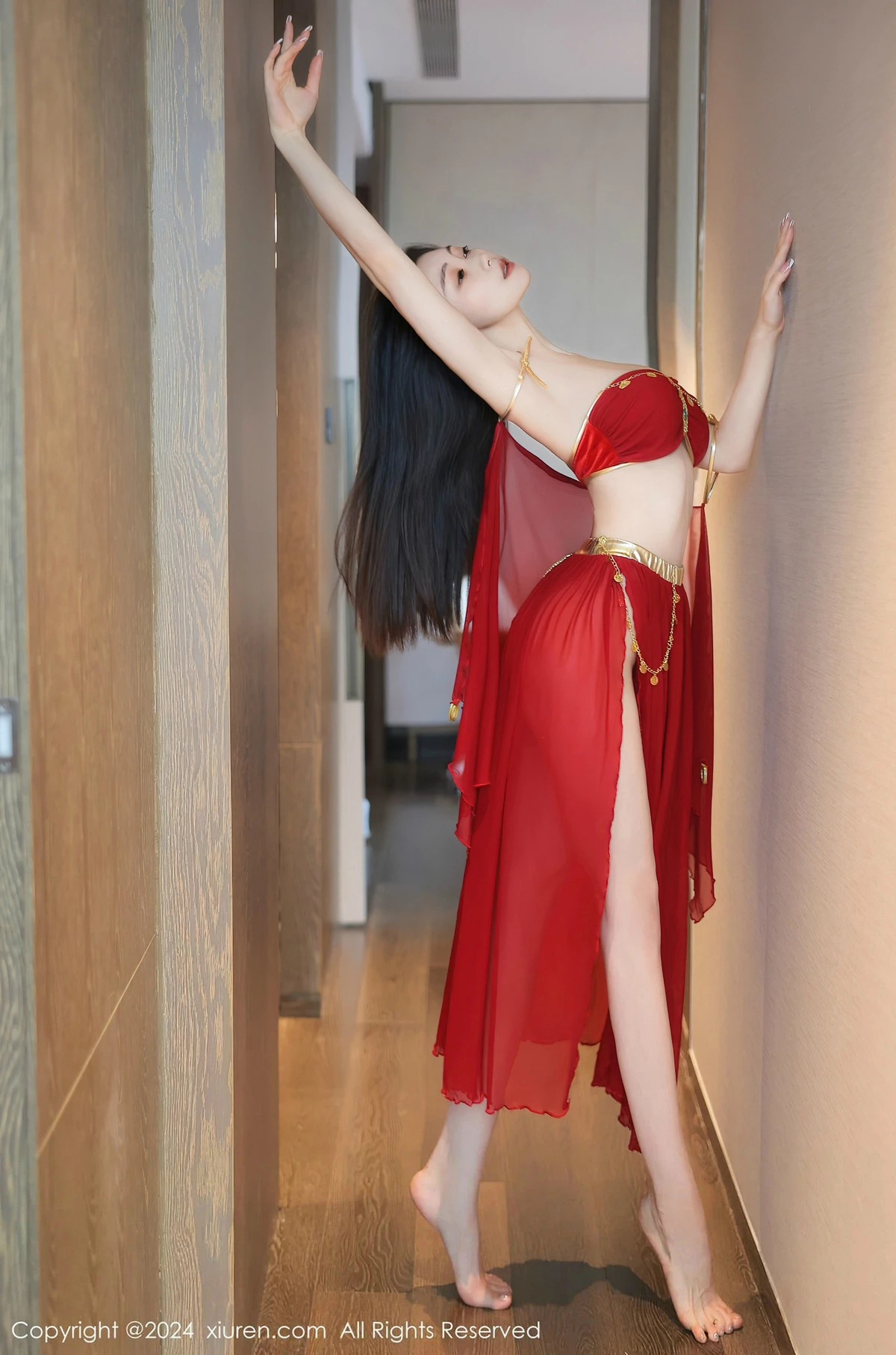 清妙异域舞娘装扮性感红色舞裙秀曼妙身姿修长美腿迷人写真 第 12 张