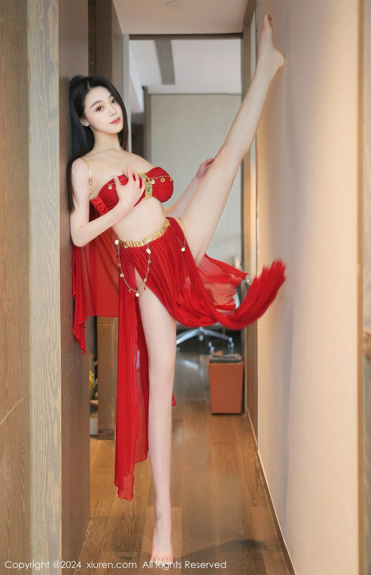 清妙异域舞娘装扮性感红色舞裙秀曼妙身姿修长美腿迷人写真 第 15 张