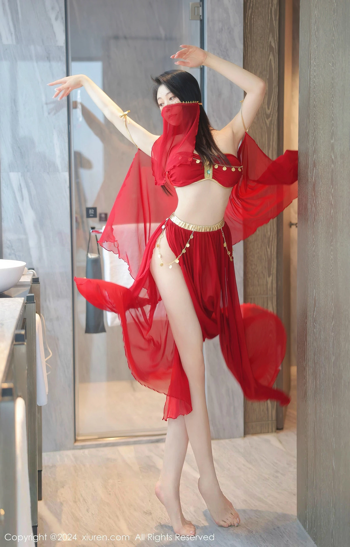 清妙异域舞娘装扮性感红色舞裙秀曼妙身姿修长美腿迷人写真 第 3 张