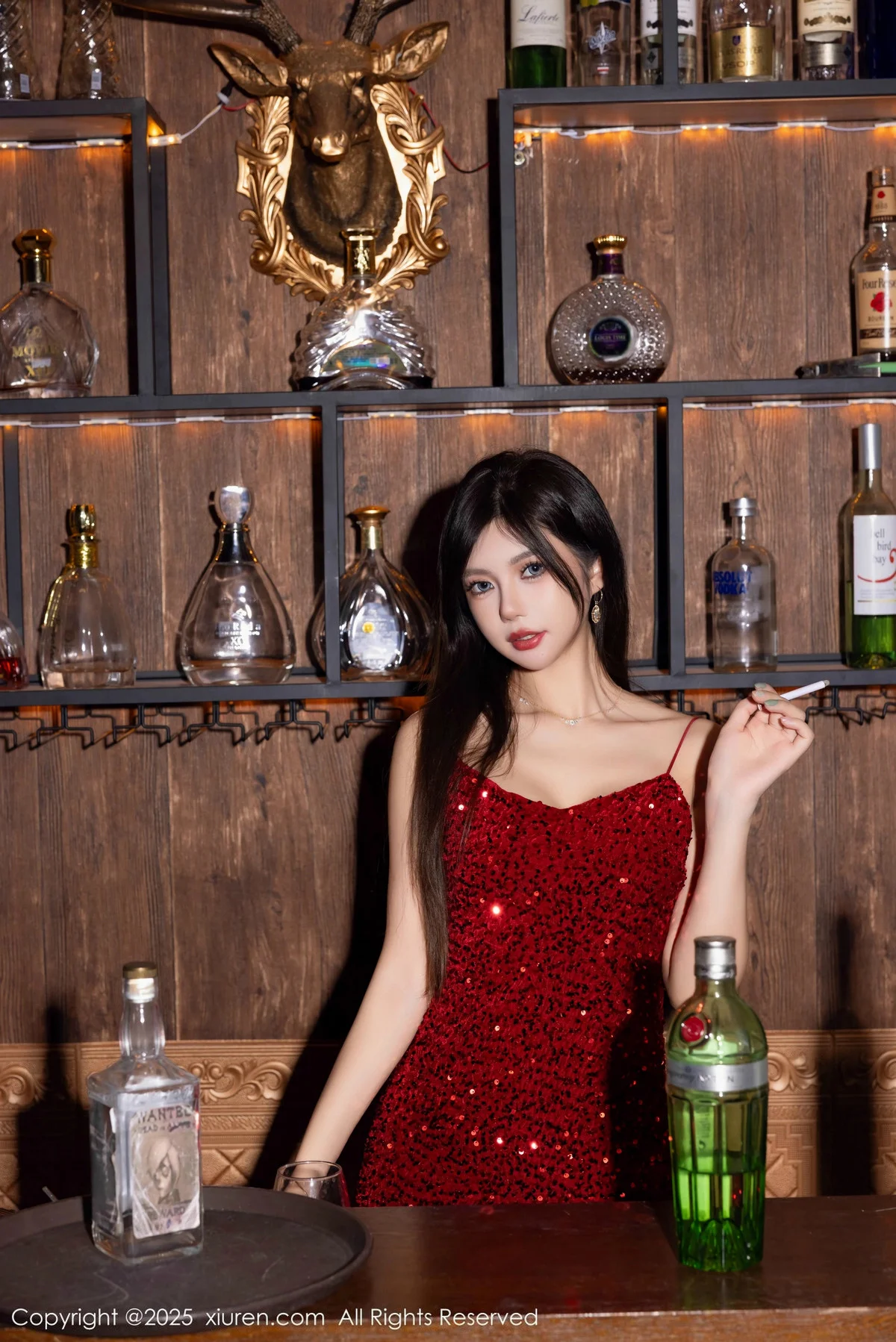 绮里嘉ula性感红色吊带短裙配超薄肉丝秀曼妙身姿绝美写真 第 8 张