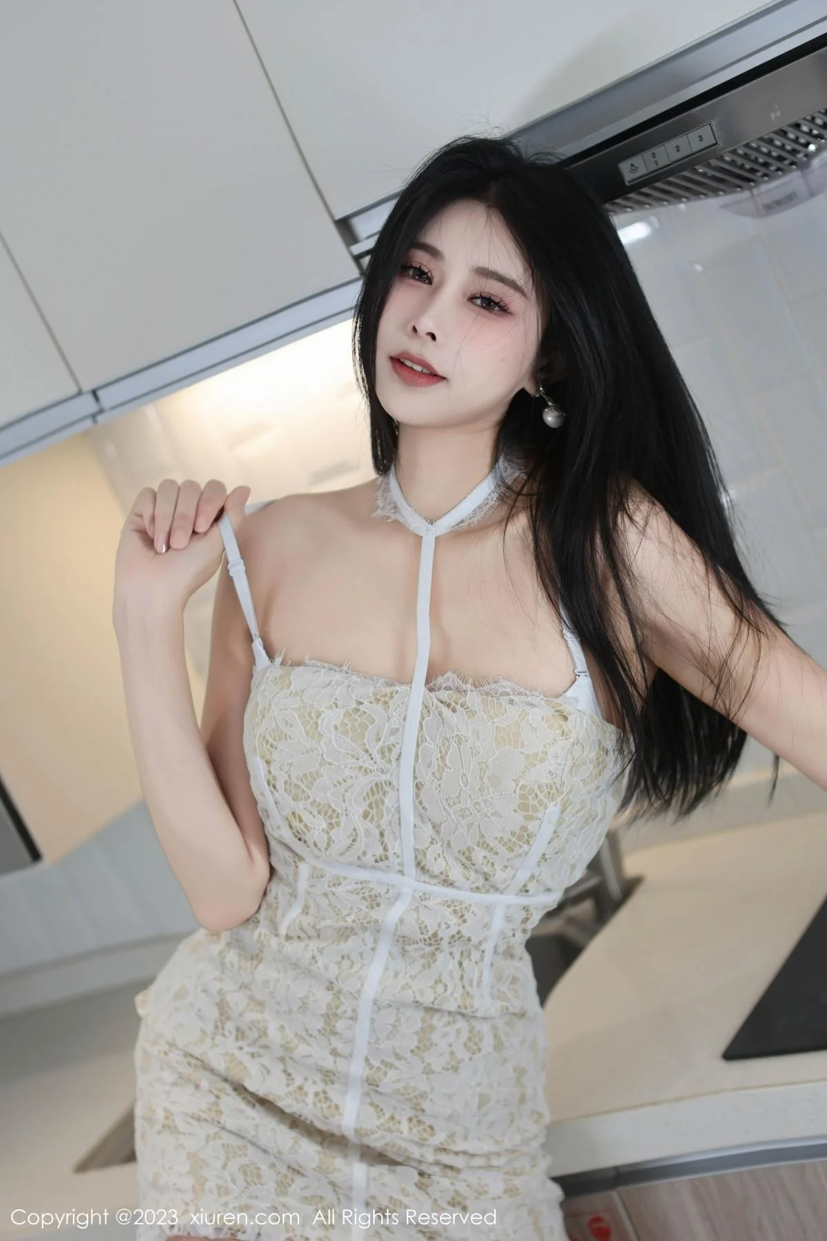草莓mm性感浅色吊带短裙露白色内衣秀曼妙身姿绝美写真 第 19 张