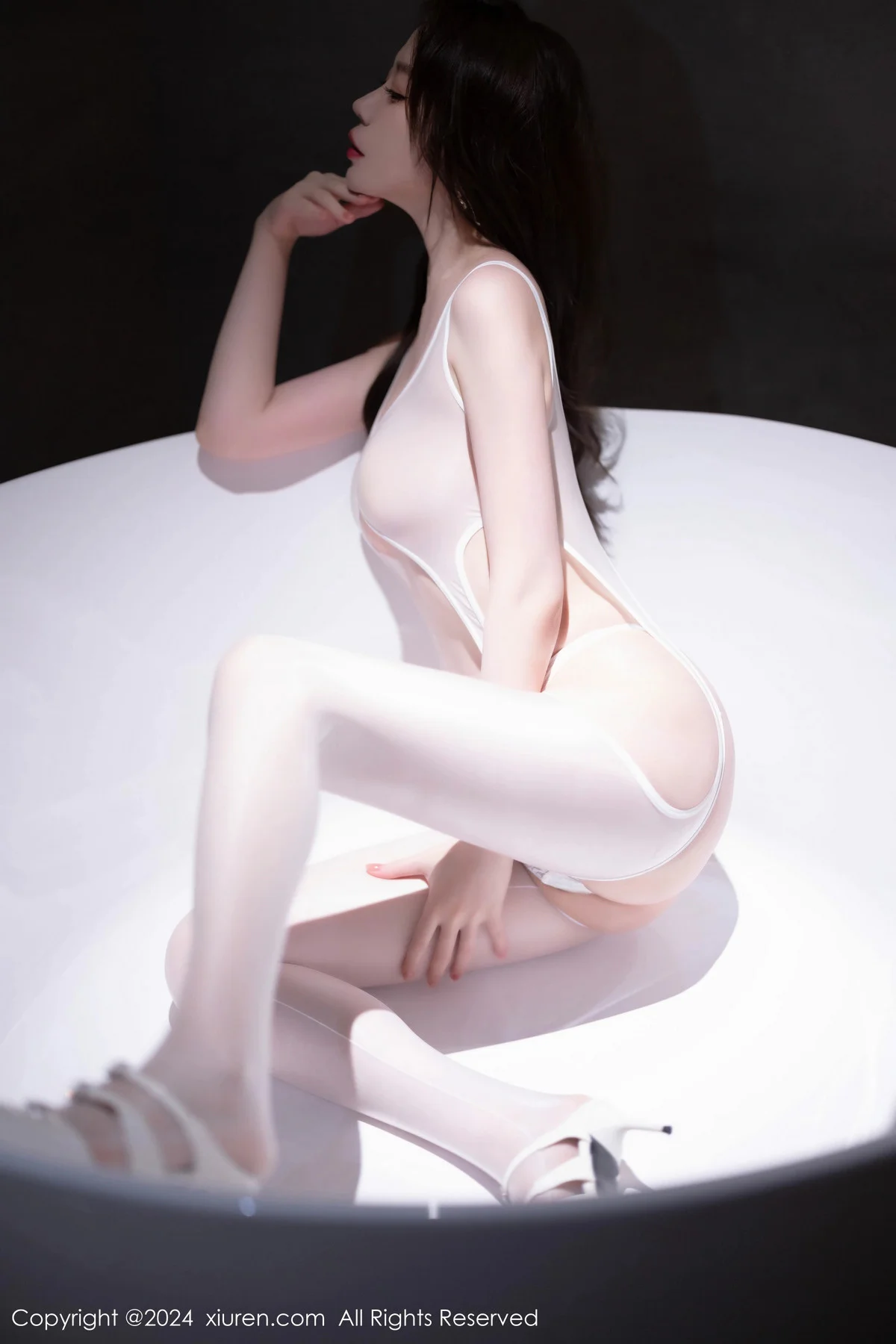 梦心玥深灰色吊带短裙+白色轻透情趣服饰秀曼妙身姿绝美写真 第 102 张