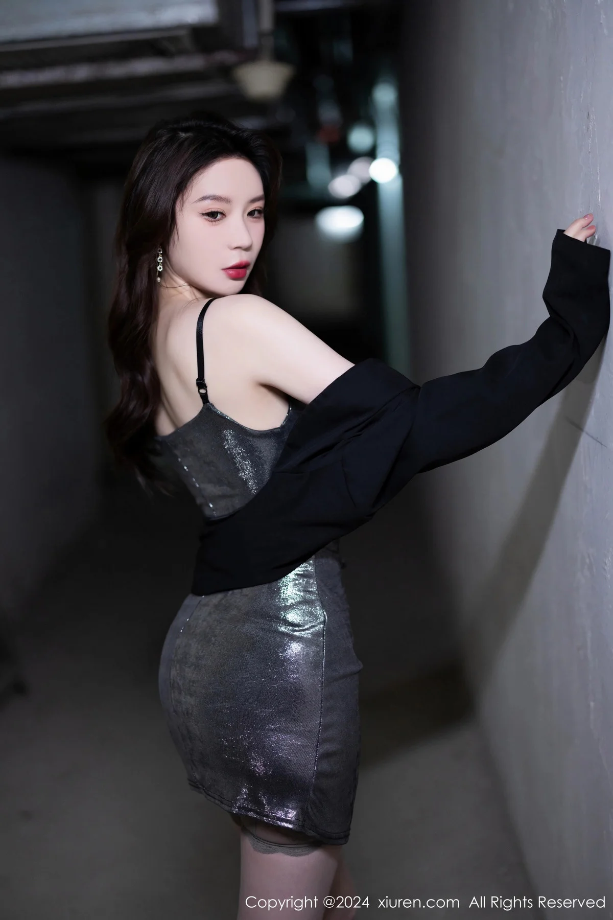 梦心玥深灰色吊带短裙+白色轻透情趣服饰秀曼妙身姿绝美写真 第 15 张