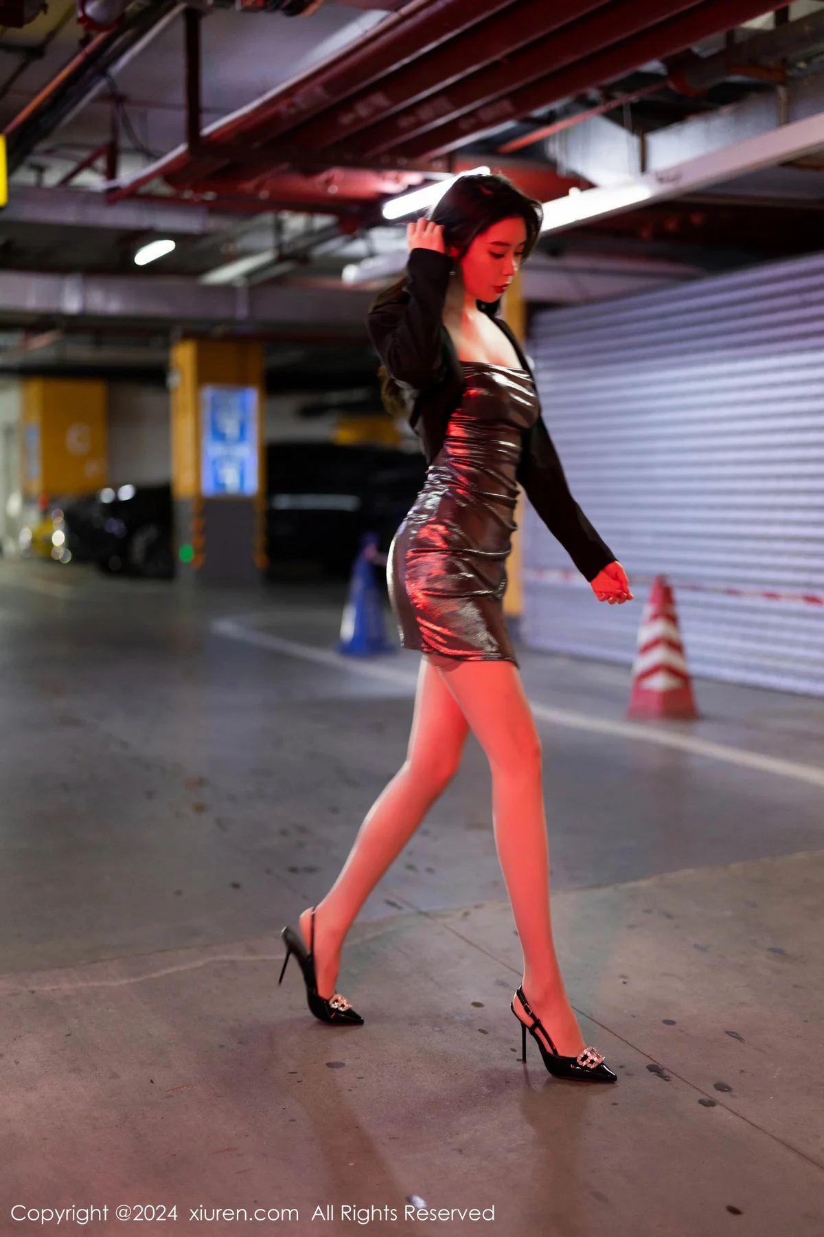 梦心玥深灰色吊带短裙+白色轻透情趣服饰秀曼妙身姿绝美写真 第 29 张