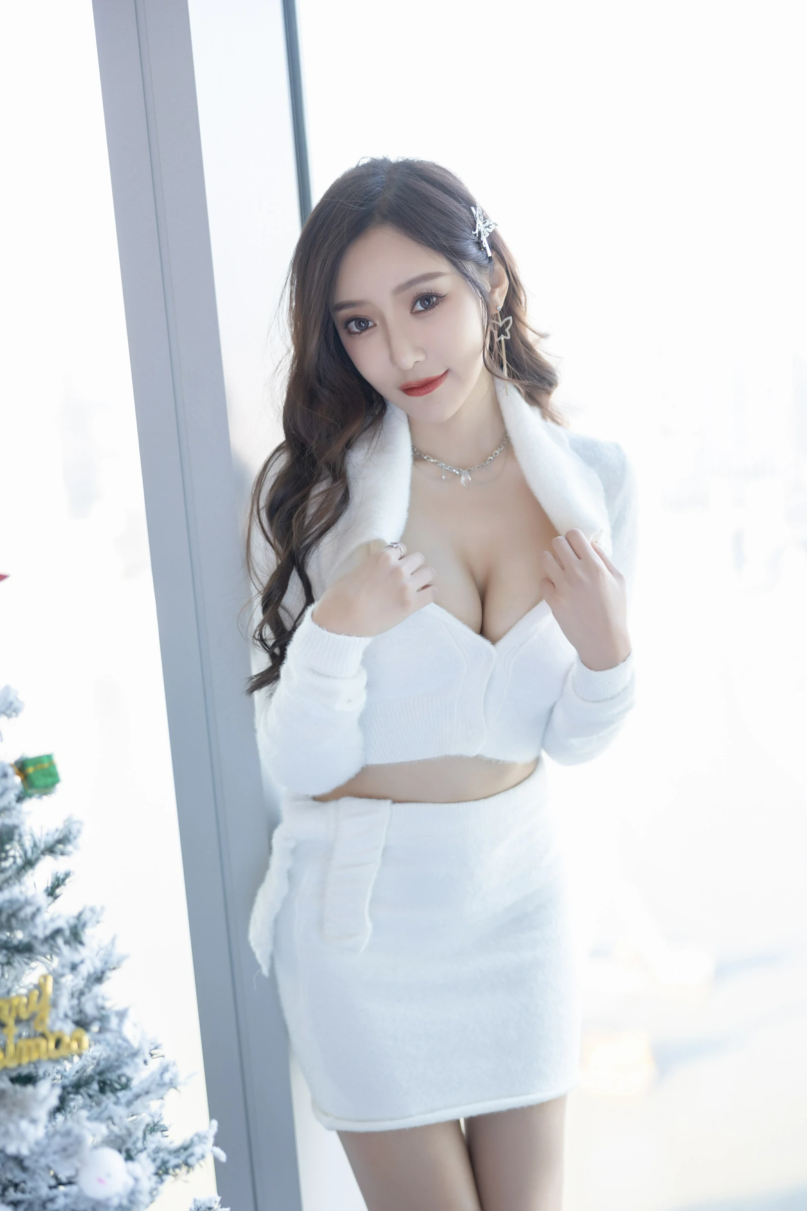 [秀人付费] 王馨瑶Yanni 诱人私拍福利 白色套装 第 29 张
