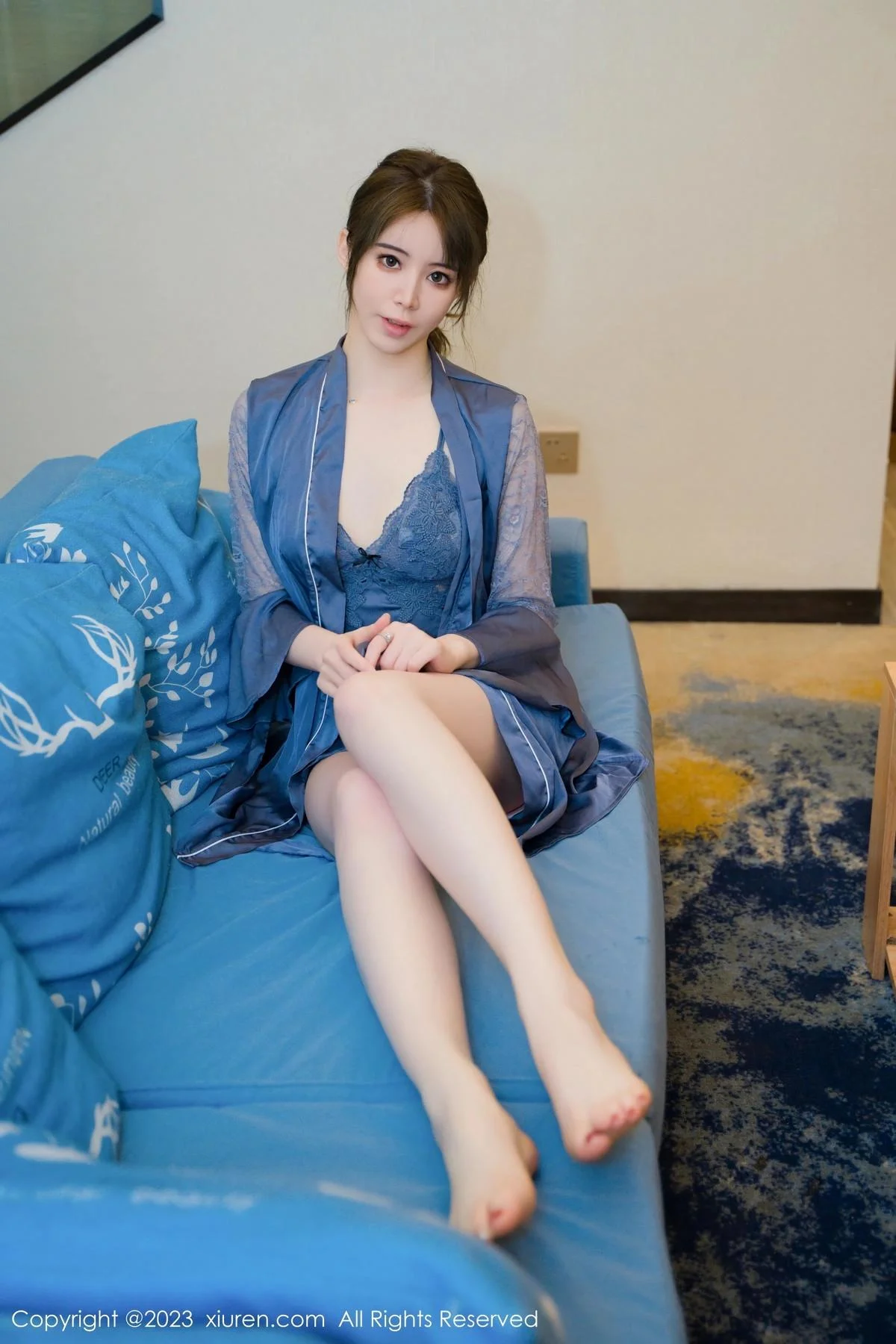 yoo优优性感蓝色蕾丝情趣睡裙半撩秀翘臀美腿迷人绝美写真 第 5 张