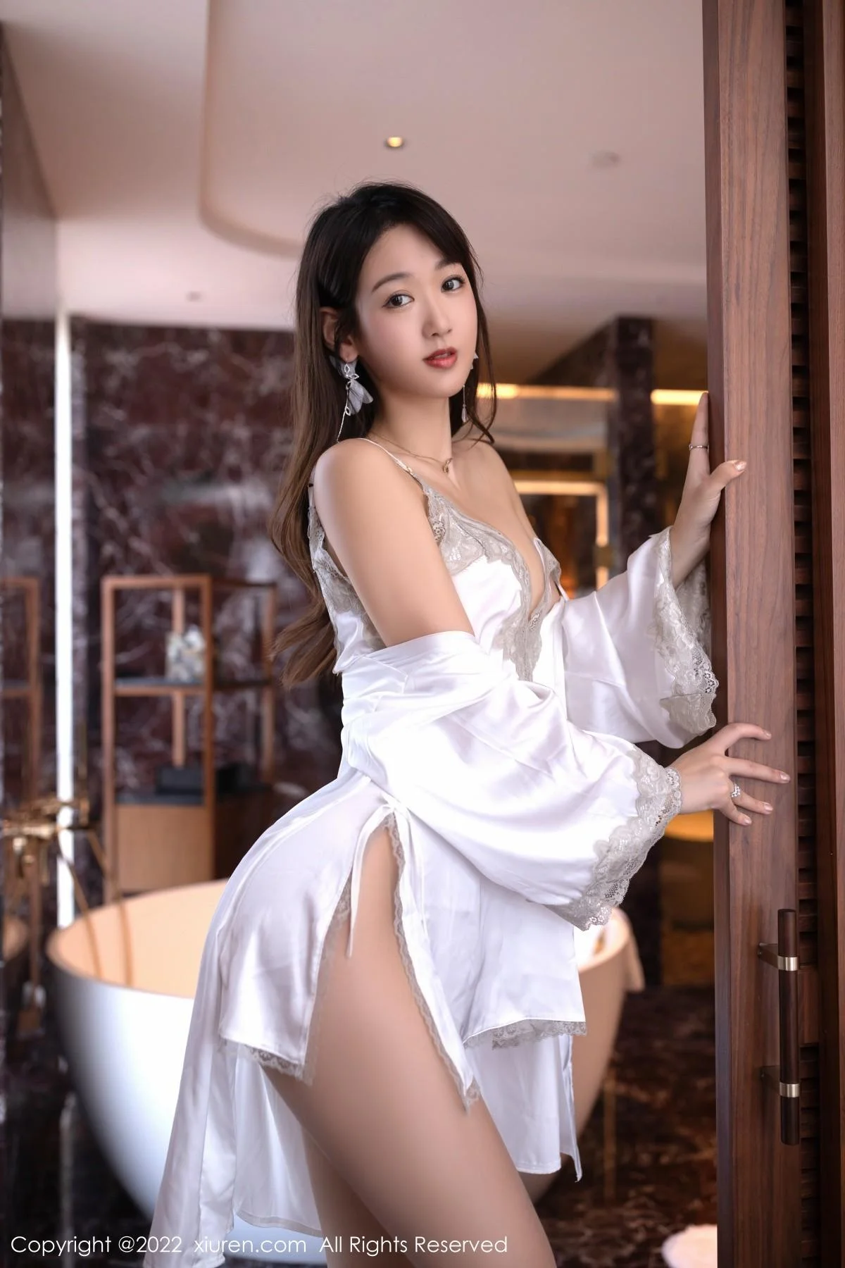 唐安琪私房性感白色丝质睡裙配超薄无内肉丝撩人绝美写真 第 37 张