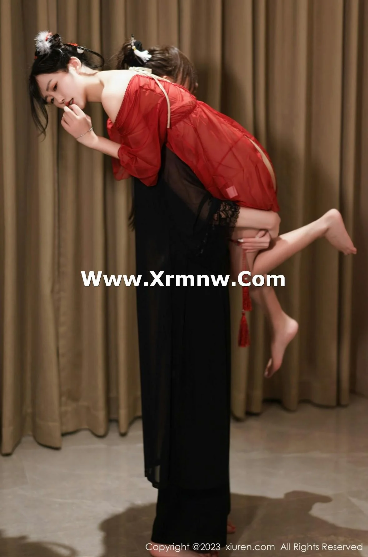 合集妲己＆阿姣＆周妍希私房性感古装服饰完美绝美写真  2023.01.20 No.6170 妲己_Toxic 古装美腿 [] 最新一期合集写真发布，由@妲己_Toxic 和@laura阿姣 @Carol周妍希 三位性感倾情性感出席拍摄，古装服饰穿搭，性感动情演绎，性感十足，写真共足量放送，希望大家喜欢和多多支持。摄影：Nina_。。 第 21 张