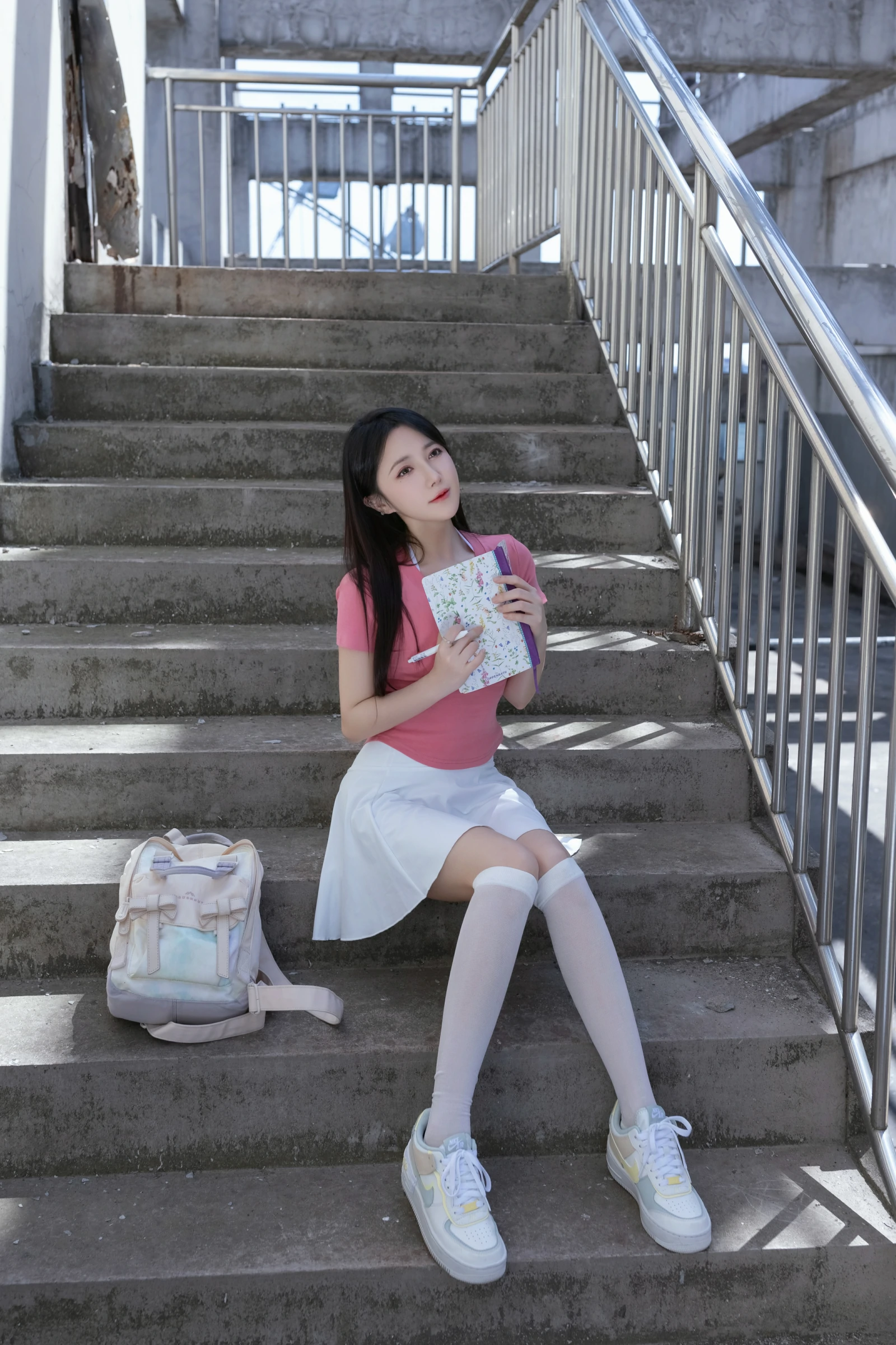 [秀人付费] 鱼子酱 诱人私拍福利 天台少女 第 1 张