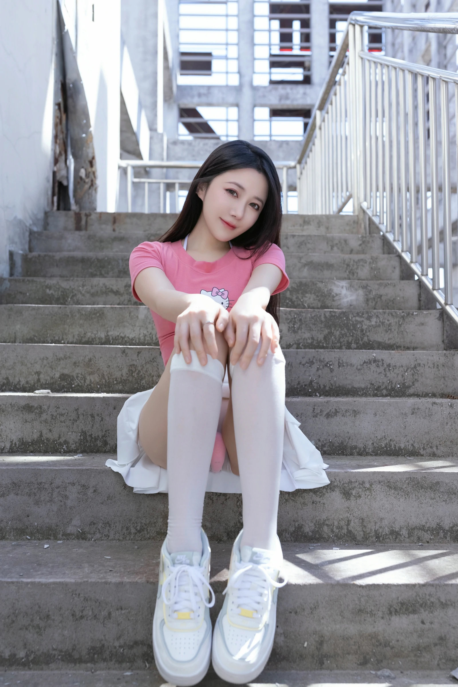 [秀人付费] 鱼子酱 诱人私拍福利 天台少女 第 20 张