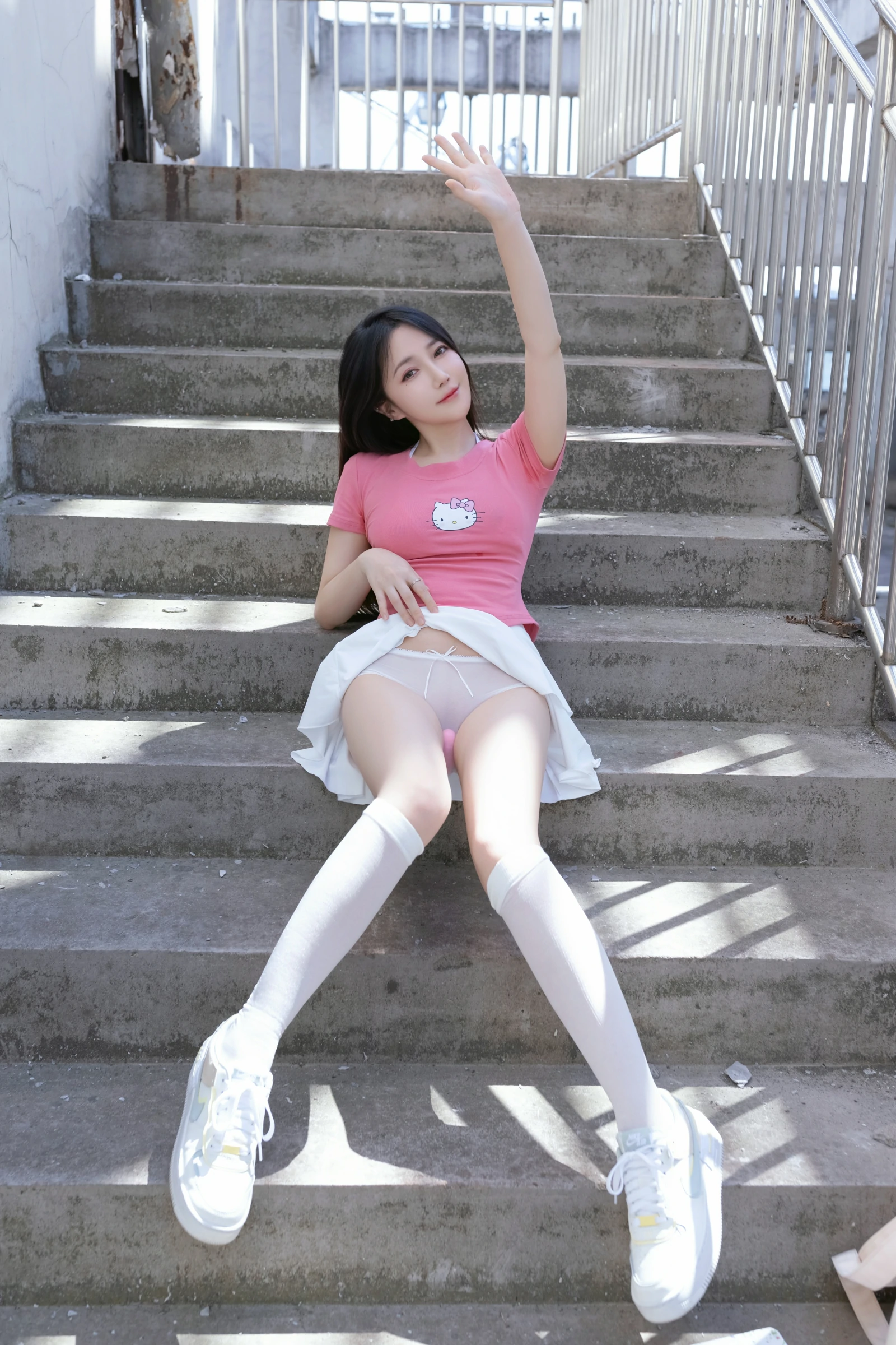 [秀人付费] 鱼子酱 诱人私拍福利 天台少女 第 21 张