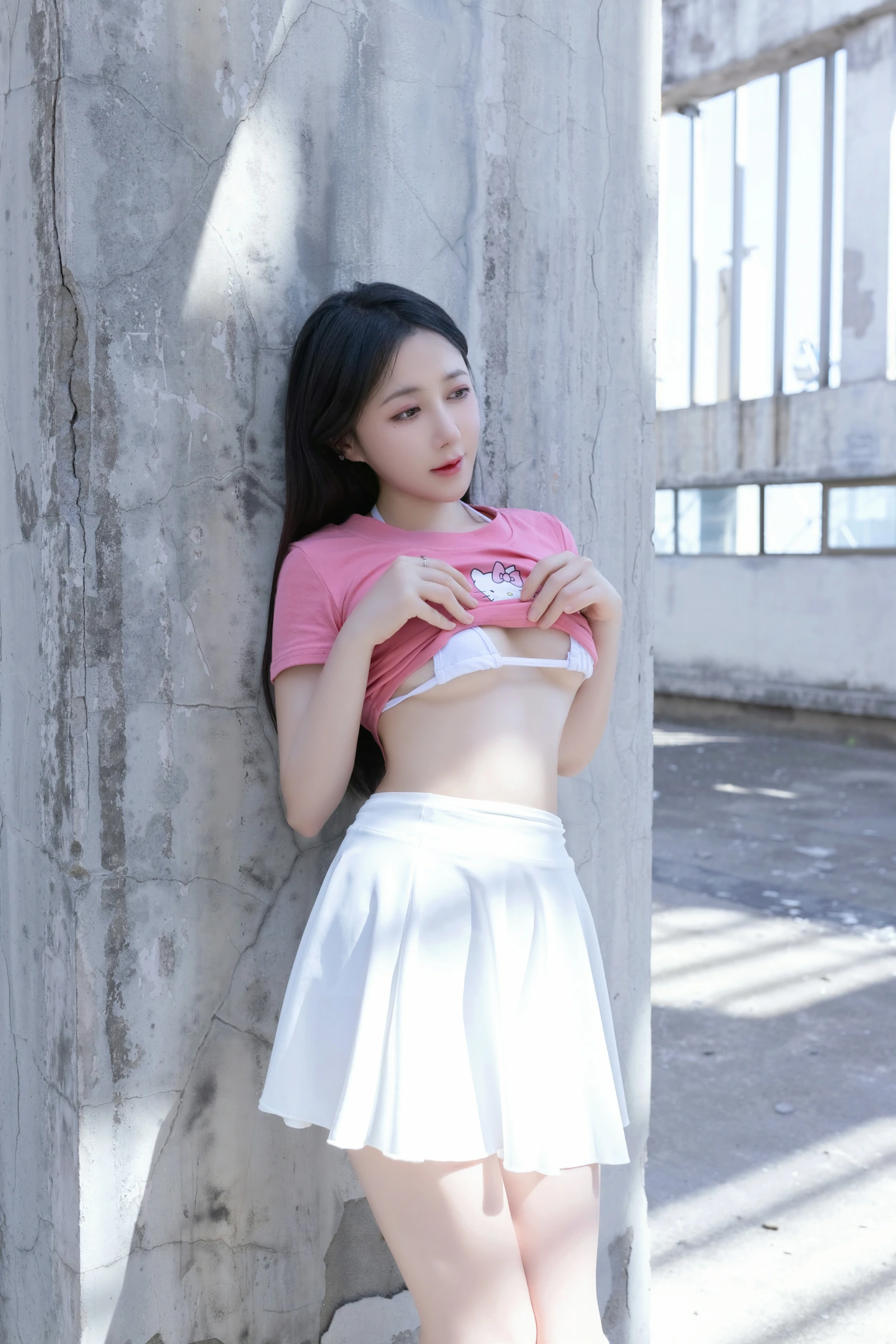 [秀人付费] 鱼子酱 诱人私拍福利 天台少女 第 26 张