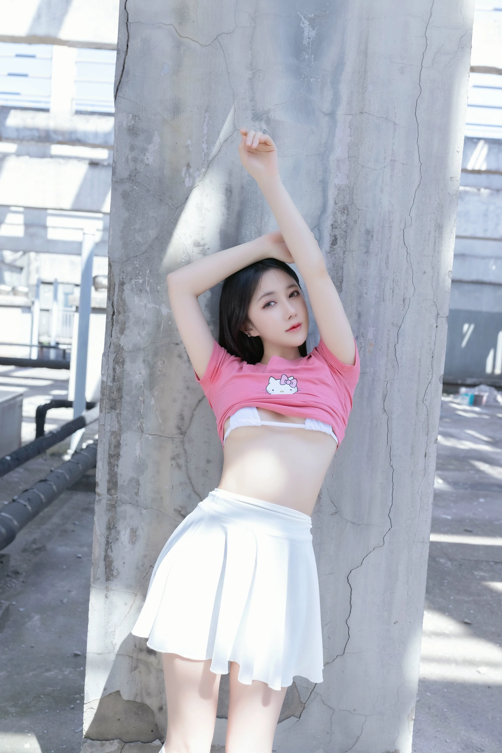 [秀人付费] 鱼子酱 诱人私拍福利 天台少女 第 32 张
