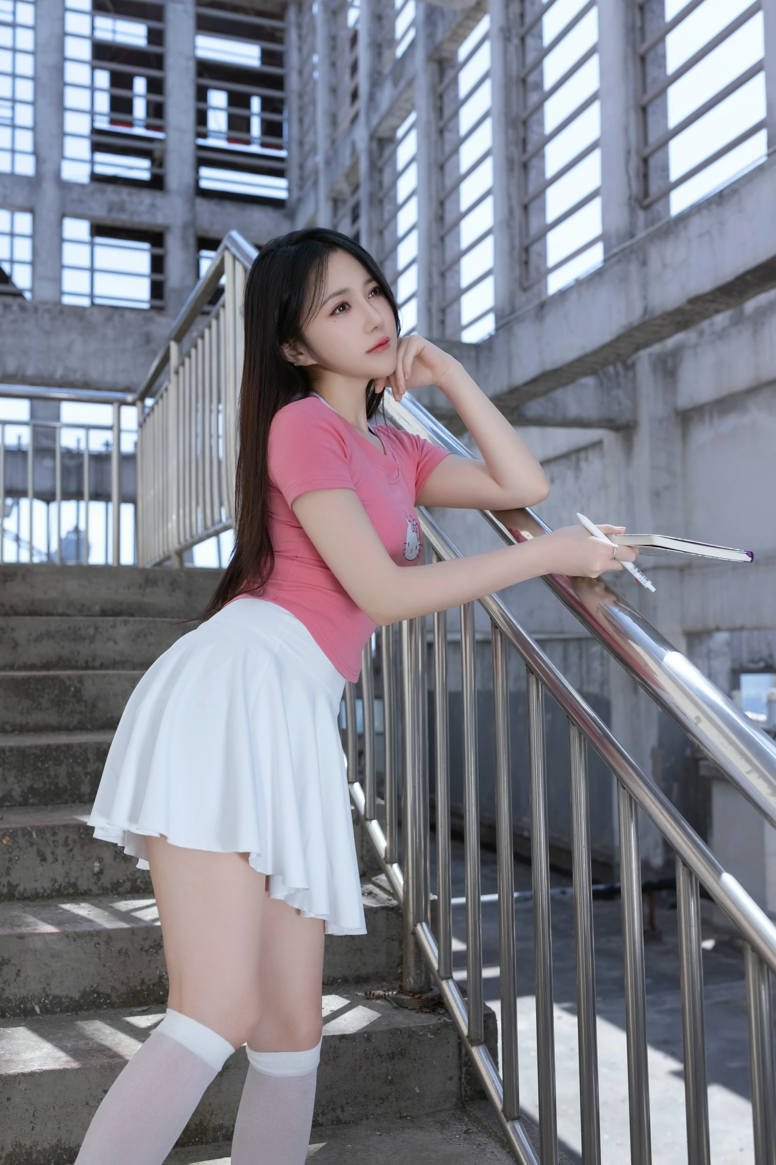 [秀人付费] 鱼子酱 诱人私拍福利 天台少女 第 6 张