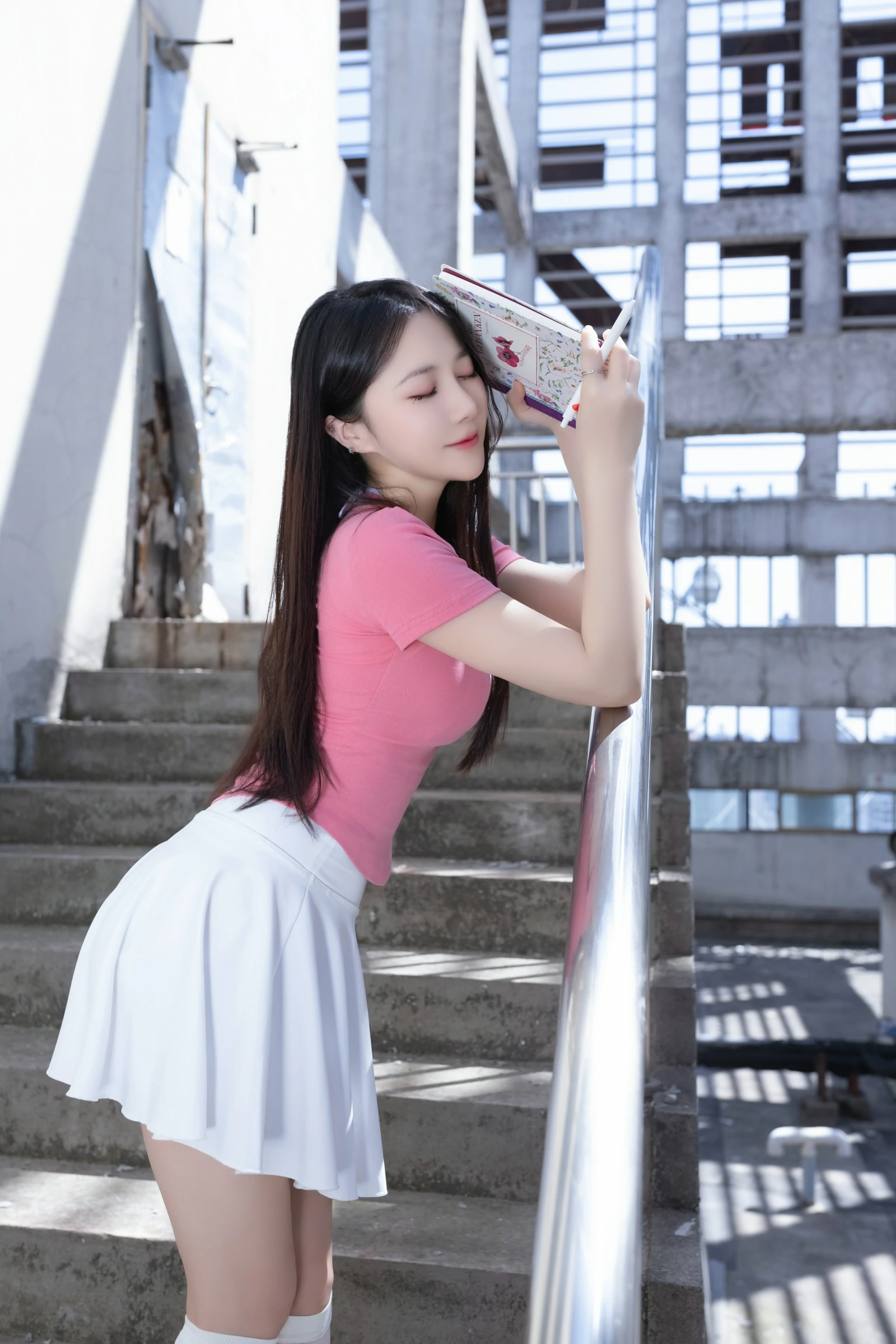 [秀人付费] 鱼子酱 诱人私拍福利 天台少女 第 8 张
