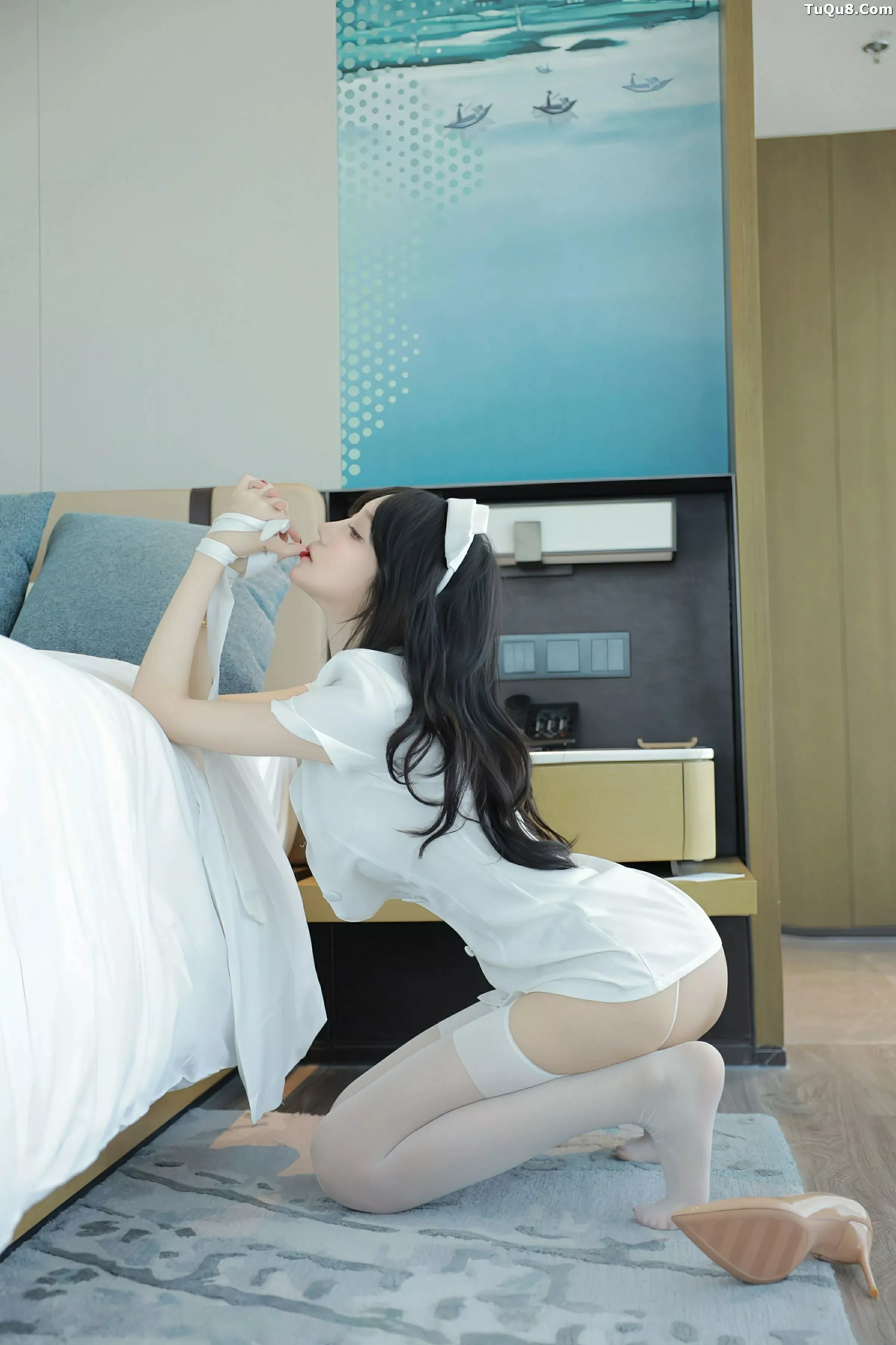 玥儿玥er性感白色护士制服配白丝吊袜秀曼妙身姿绝美写真 第 22 张