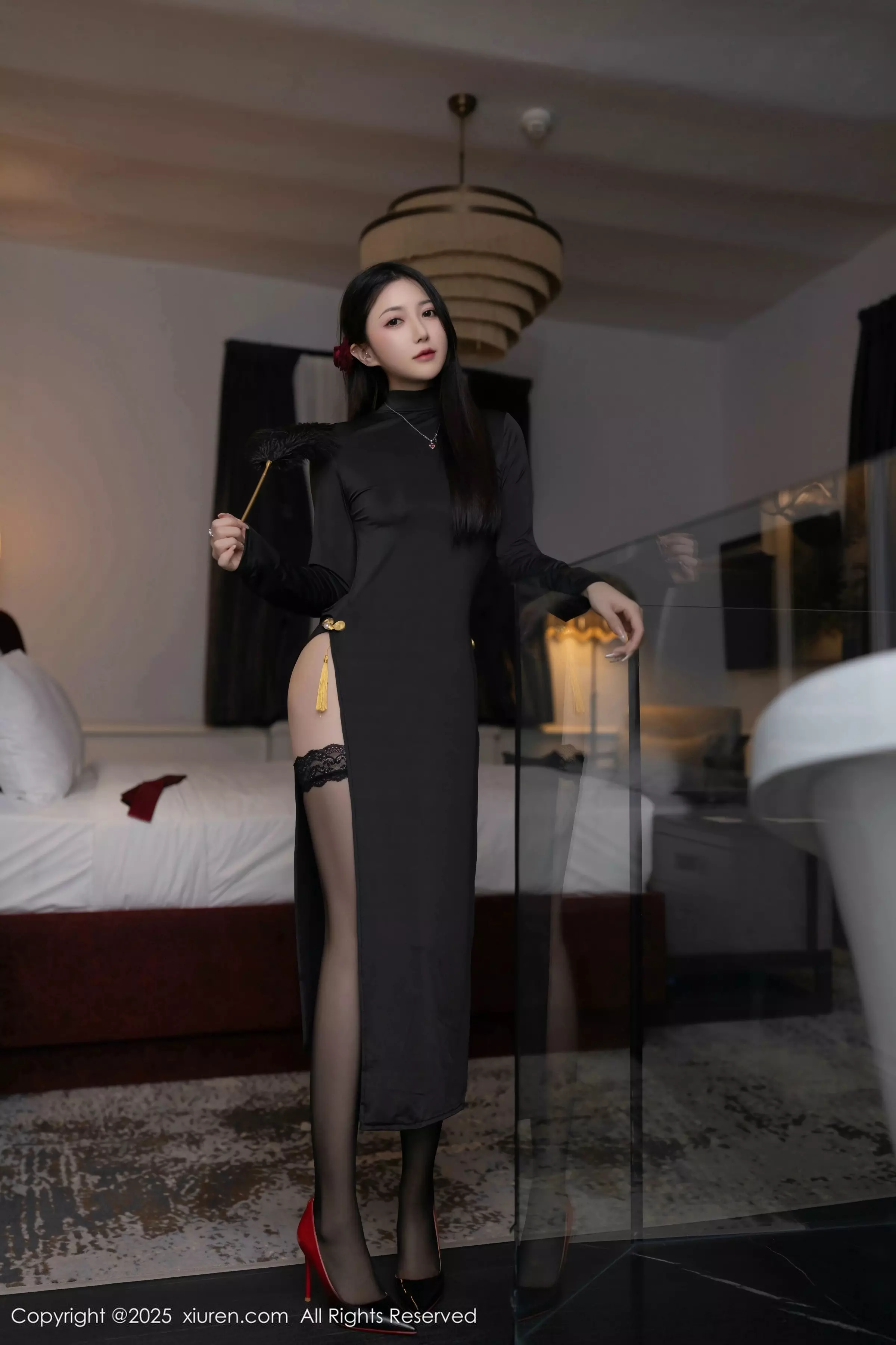 鱼子酱Fish性感黑色连衣长裙配超薄黑丝秀婀娜身材绝美写真 第 10 张