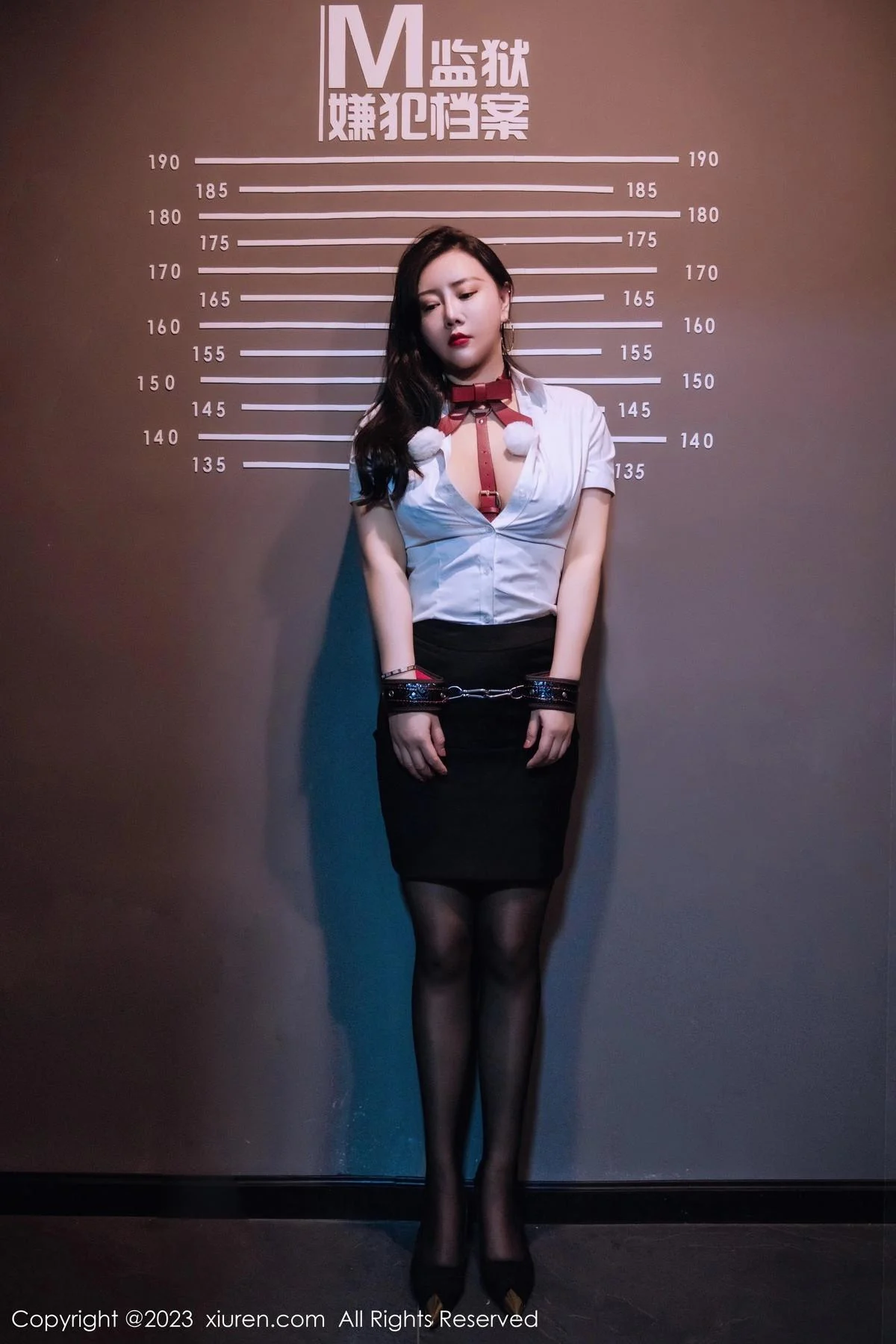 王婉悠Queen性感白T配黑短裙露红色情趣服饰惹火绝美写真 第 1 张