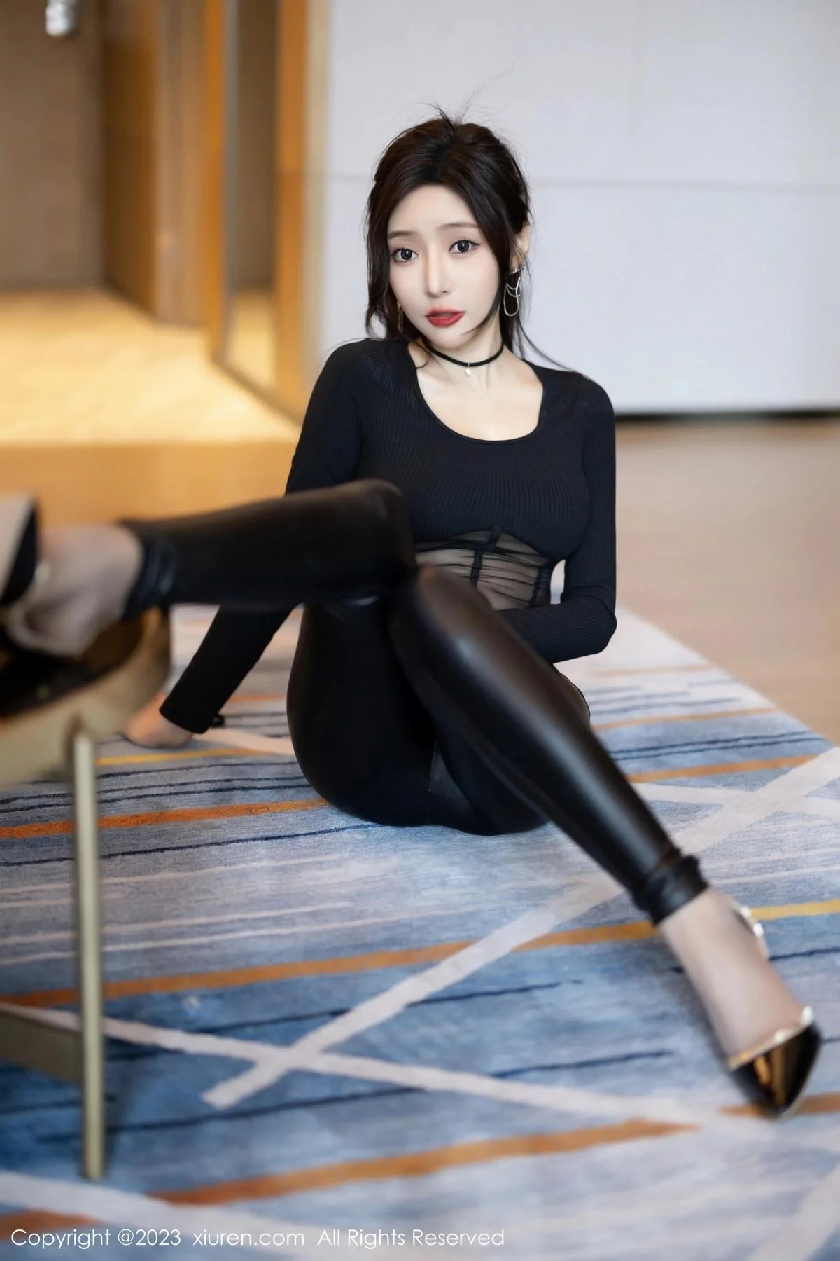 王馨瑶yanni脱黑皮长裤露性感黑色轻透连体衣撩人绝美写真 第 25 张