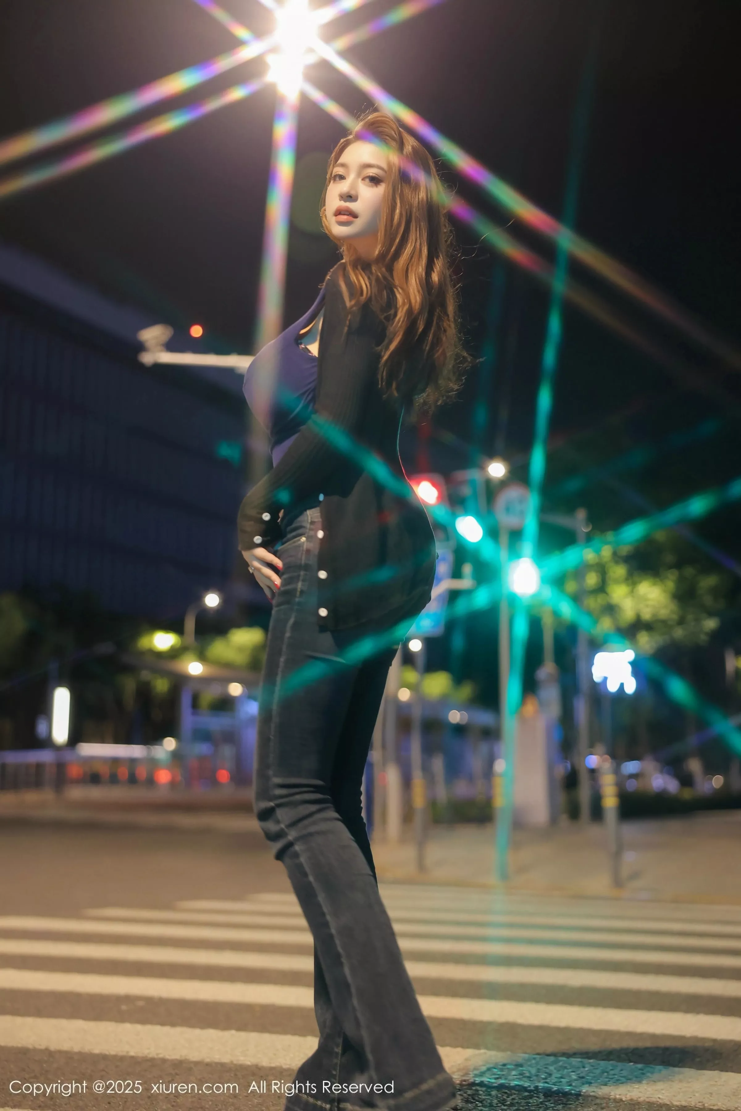 ＪＯＪＯ性感深色内衣配黑色牛仔裤秀丰腴身材绝美写真 第 15 张