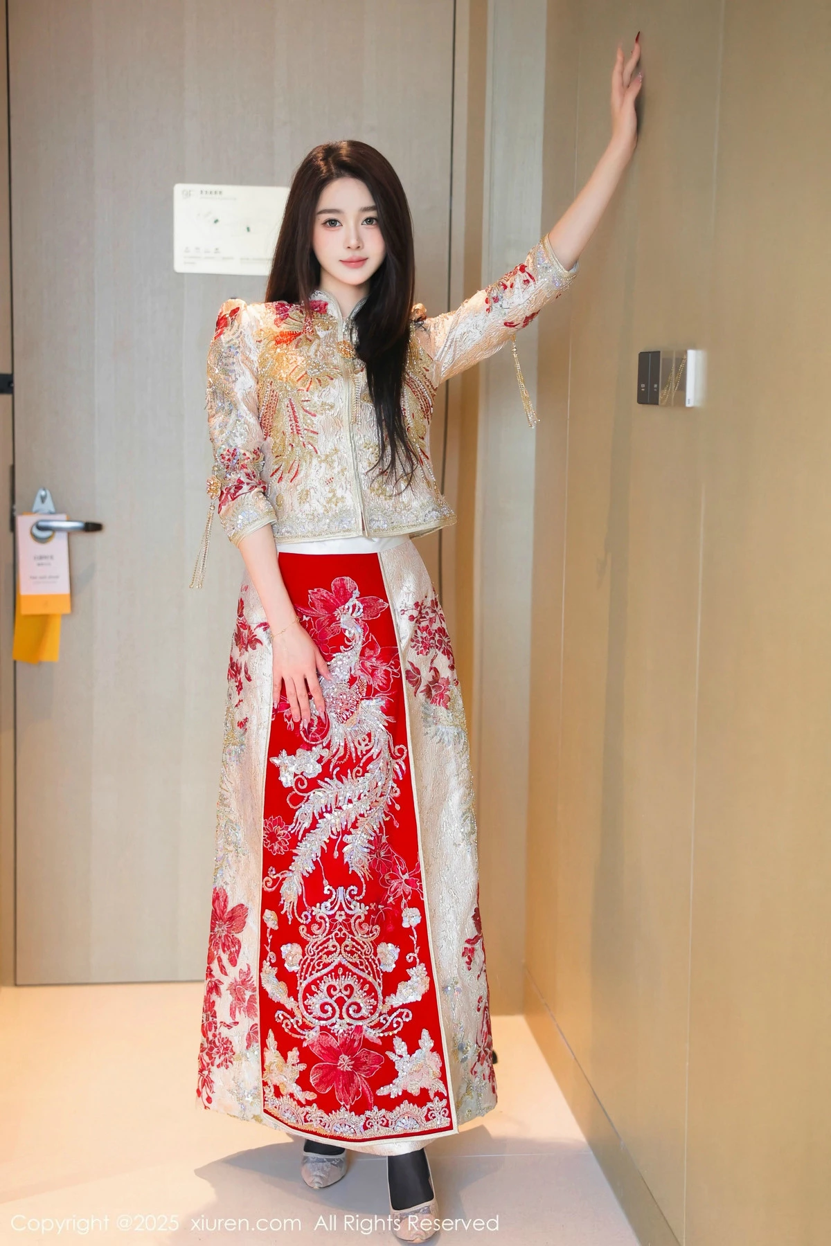 Candy糖糖性感喜庆服饰露红色情趣服饰秀丰腴身材绝美写真 第 2 张