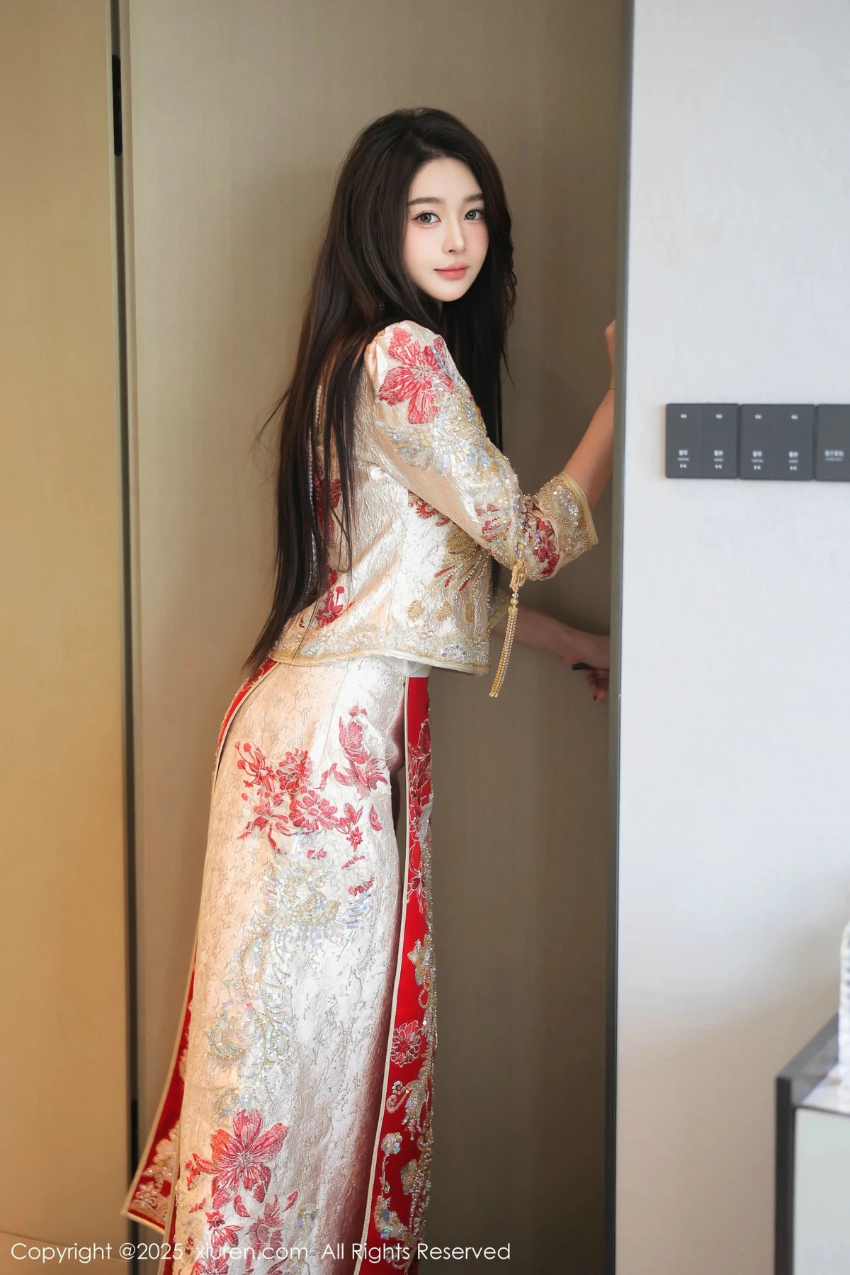 Candy糖糖性感喜庆服饰露红色情趣服饰秀丰腴身材绝美写真 第 5 张