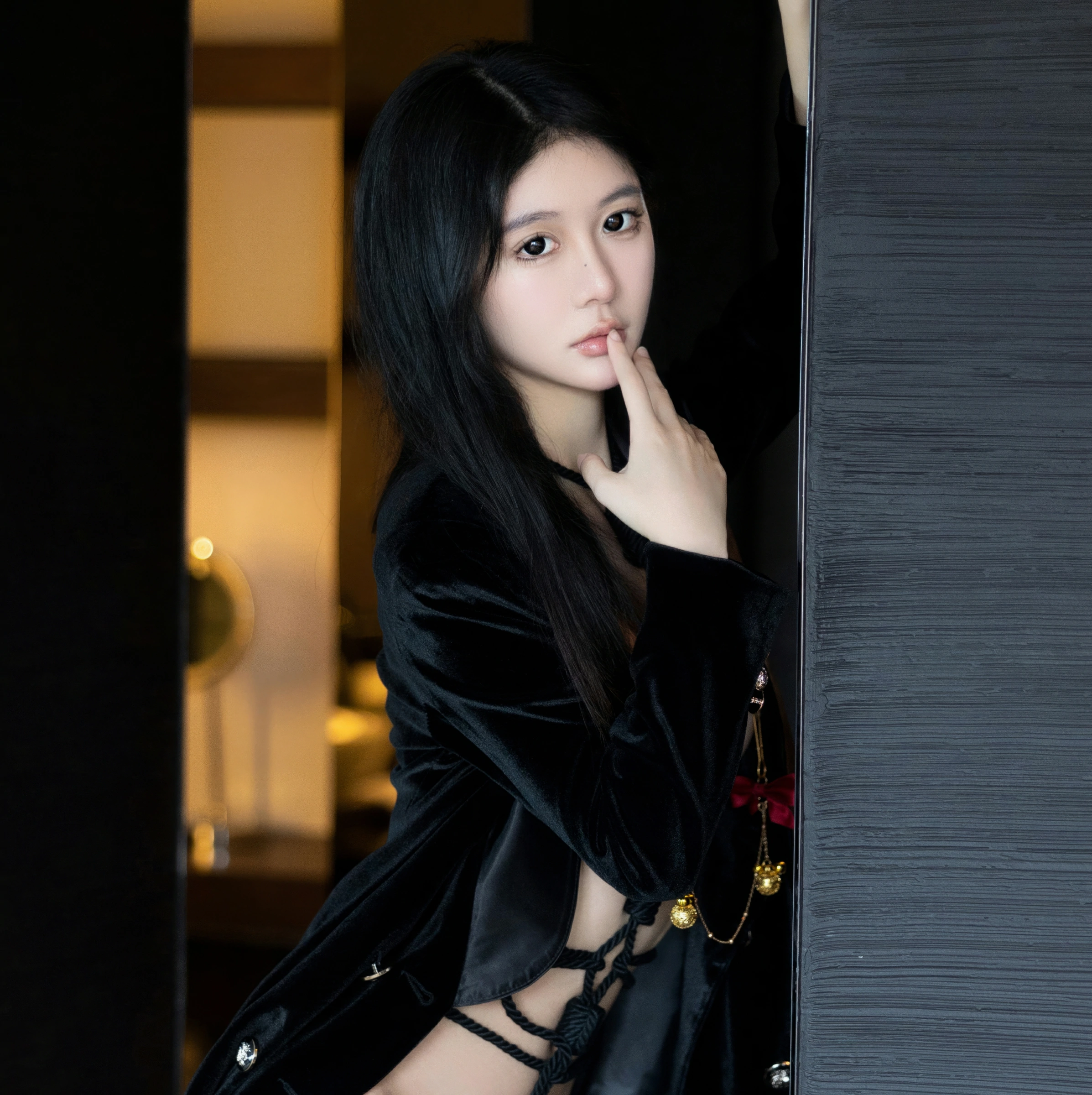 [秀人付费] 谢小蒽 诱人私拍福利 黑色绳缚 第 21 张