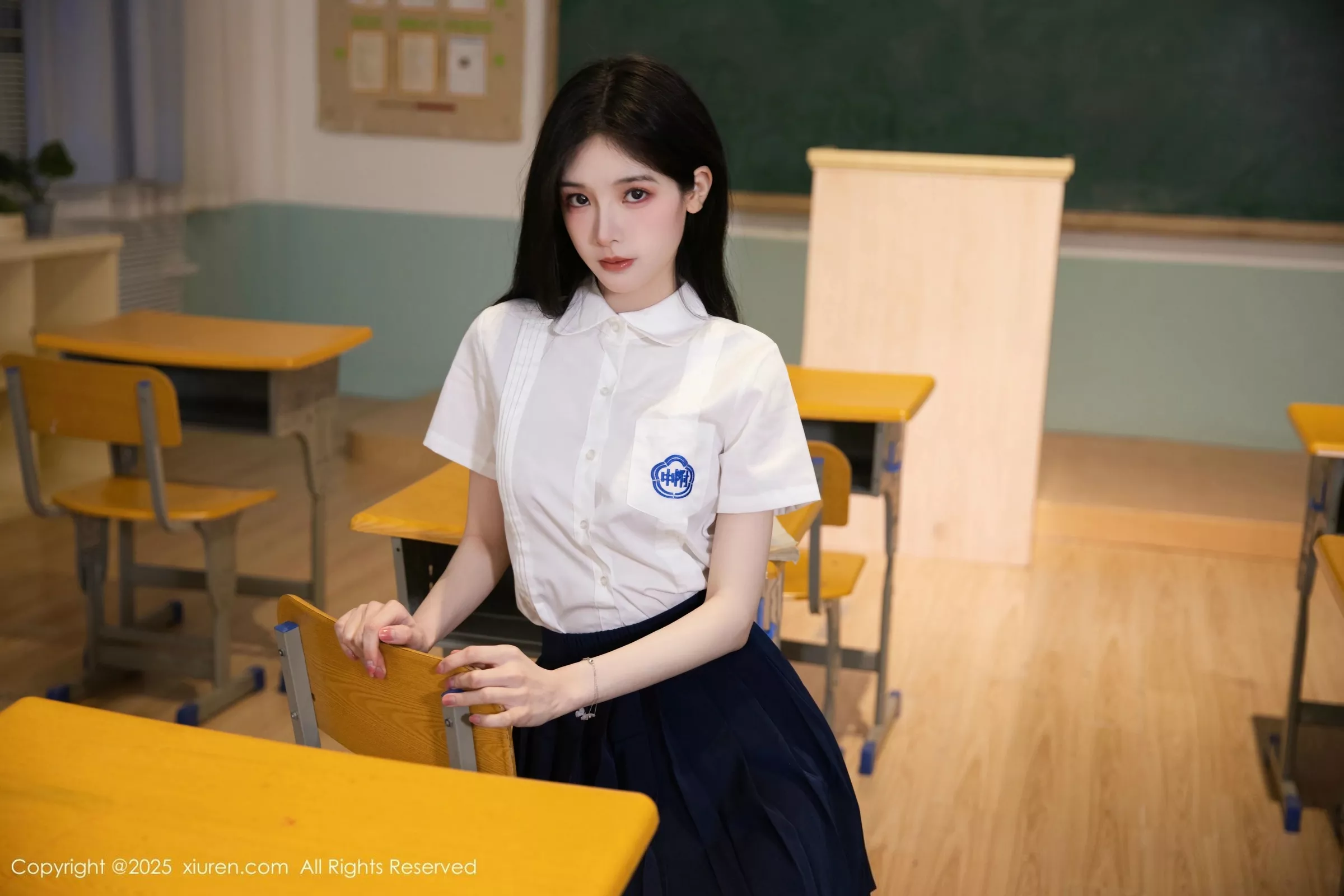 布丁wow性感JK制服露蕾丝内衣配超薄黑丝秀完美身材绝美写真 第 11 张