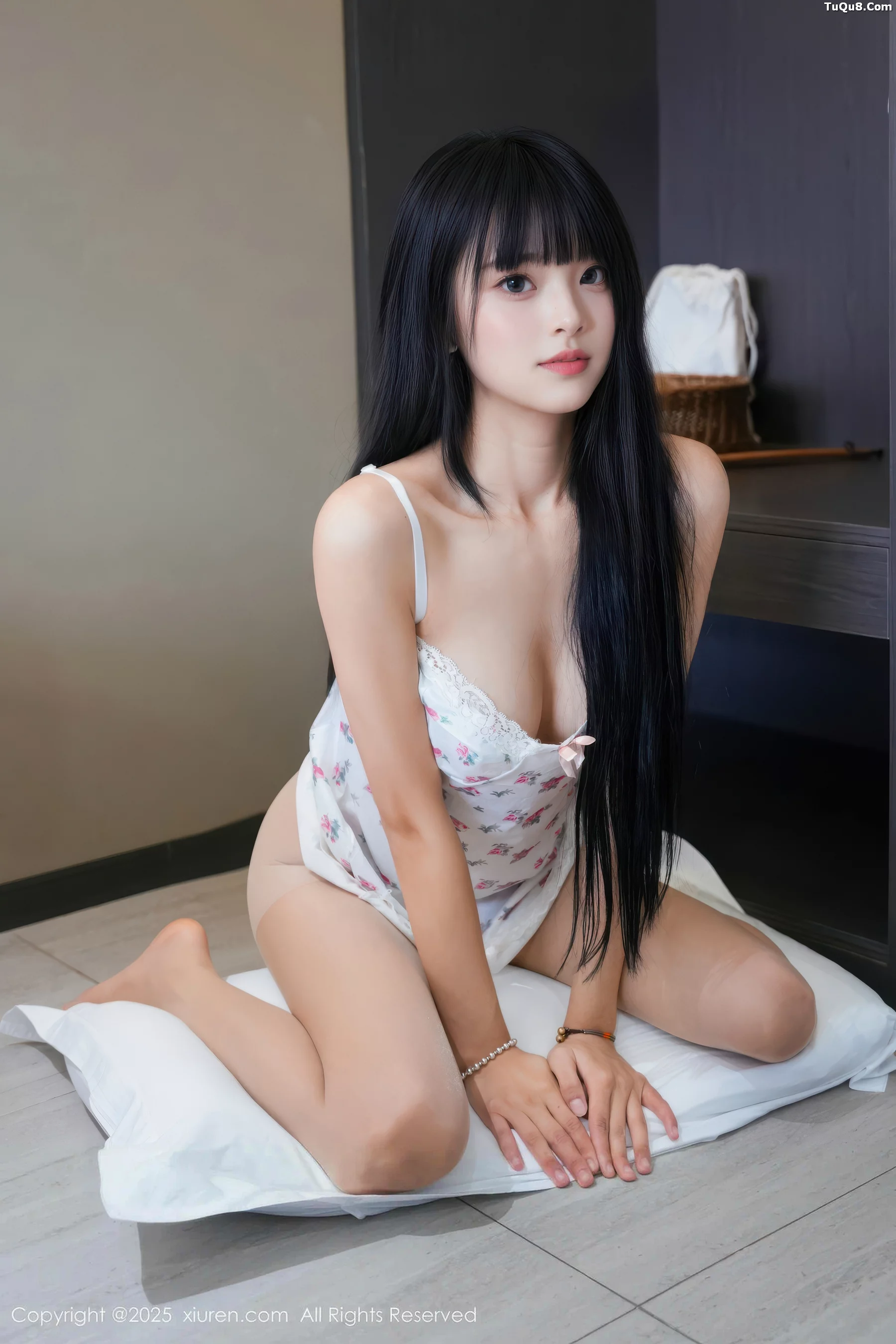 小九阿性感碎花白吊带配超薄肉丝秀凹凸身材撩人绝美写真 第 27 张