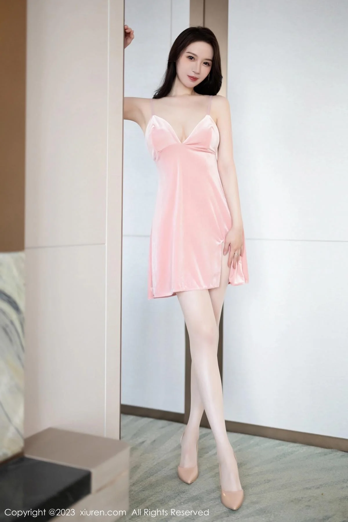梦心玥性感粉色吊带短裙+黑色薄纱轻透连体衣惹火绝美写真 第 1 张
